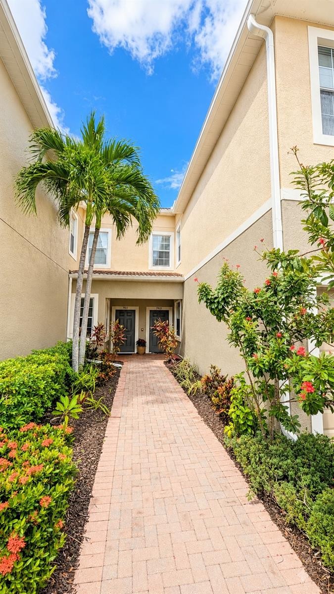 7915 MOONSTONE DR #26-105