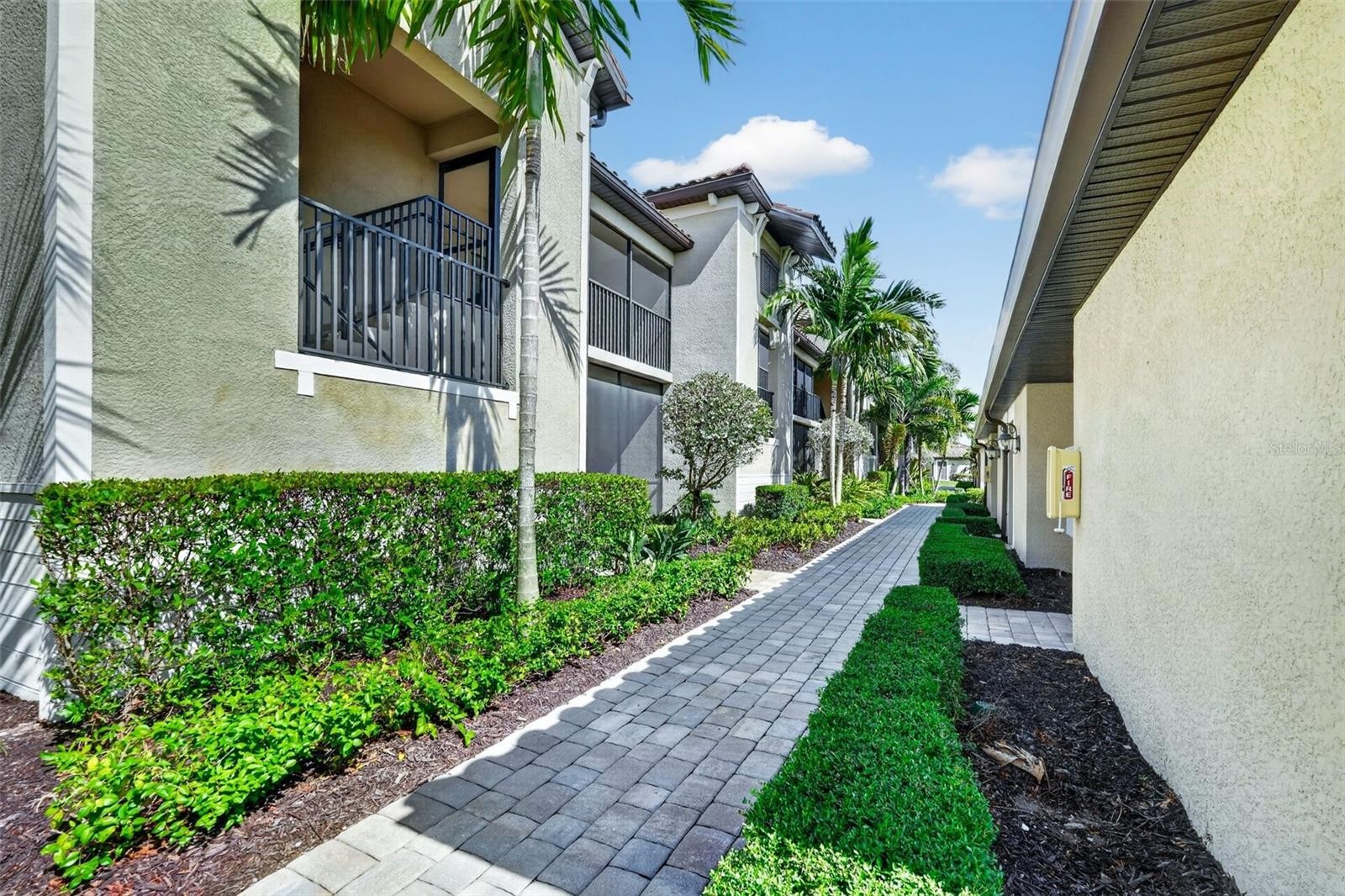 5674 PALMER CIR #101