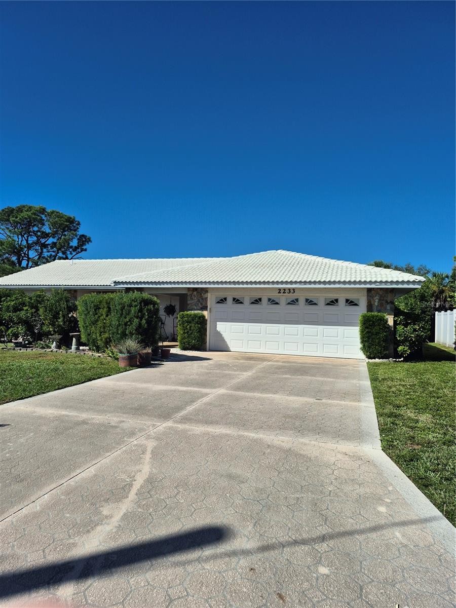 2233 LAKEWOOD TER