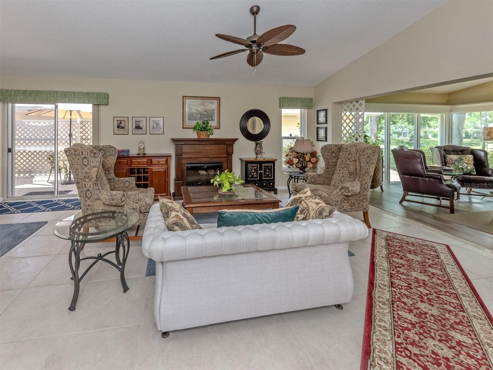 525 CLUBSIDE CIRCLE CIR #53