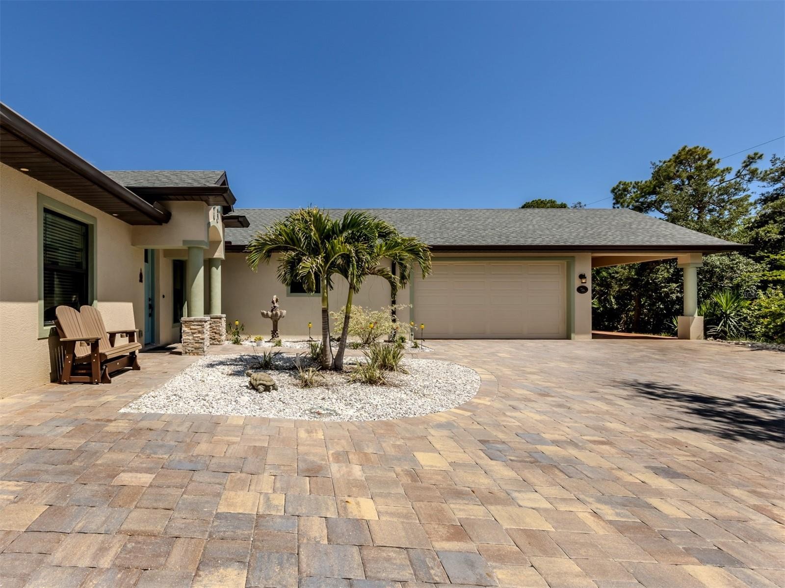 2565 LEMON AVE