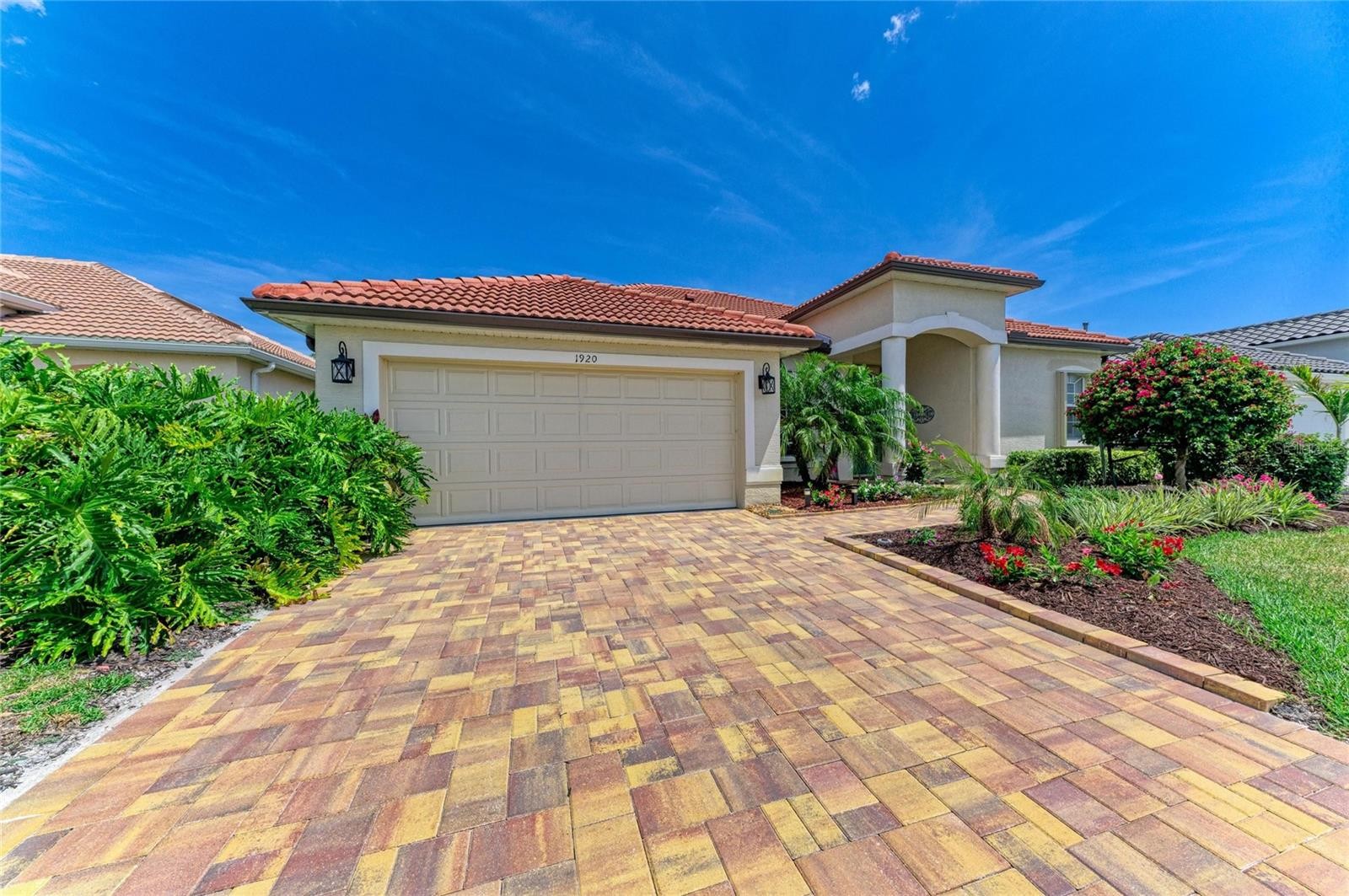 1920 COCONUT PALM CIR