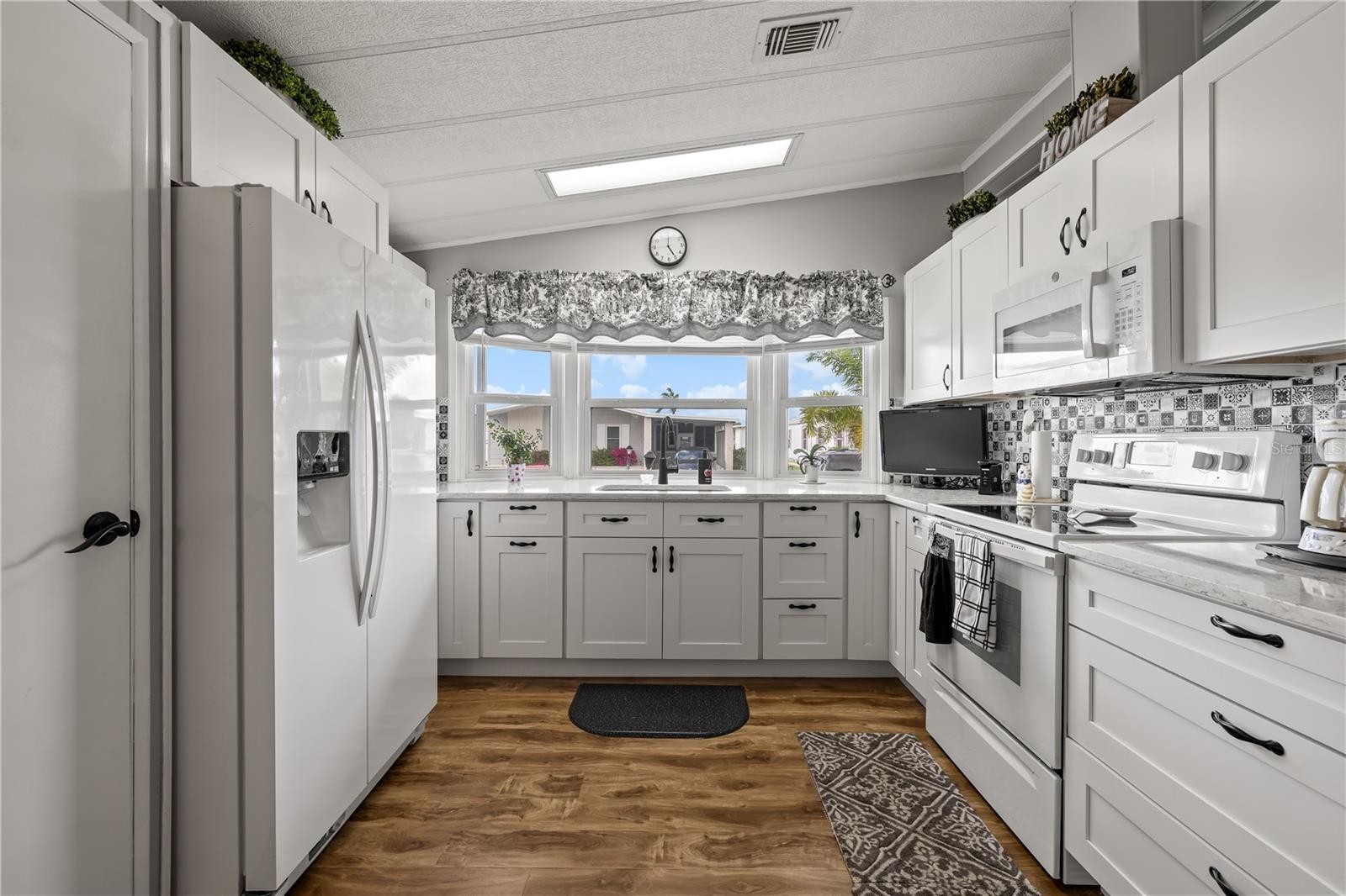 809 VILLA DEL SOL DR