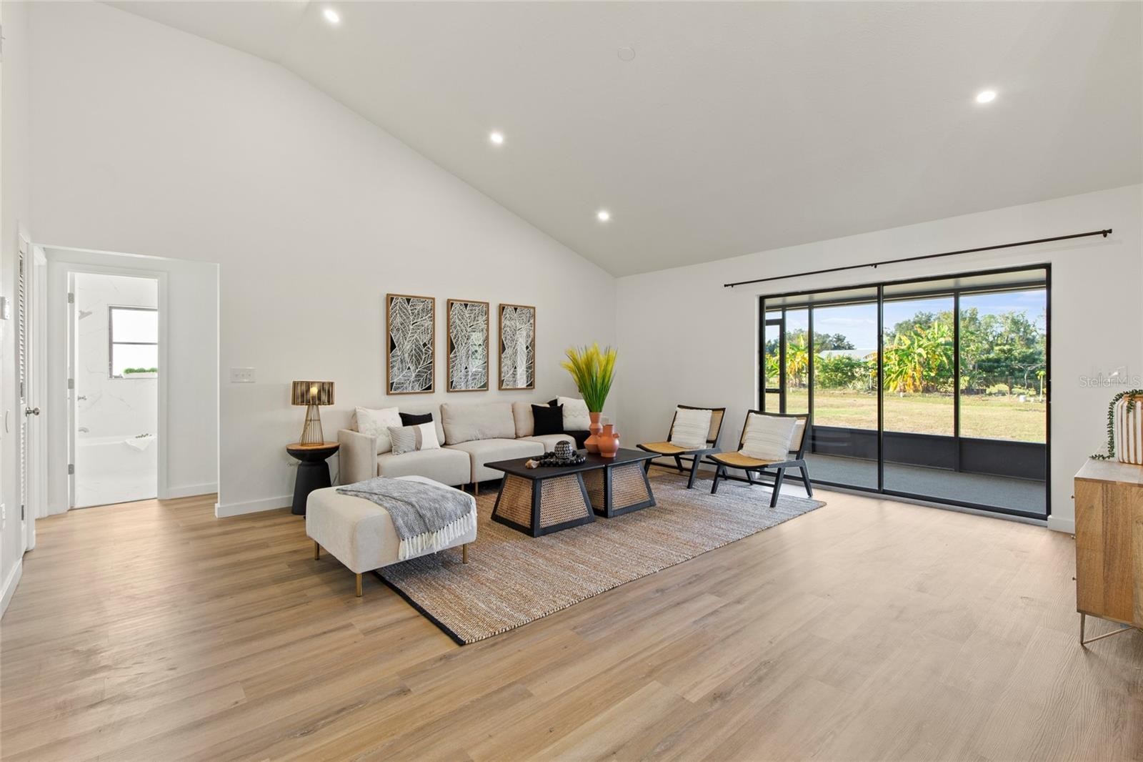 4004 HIDDEN RIVER LN