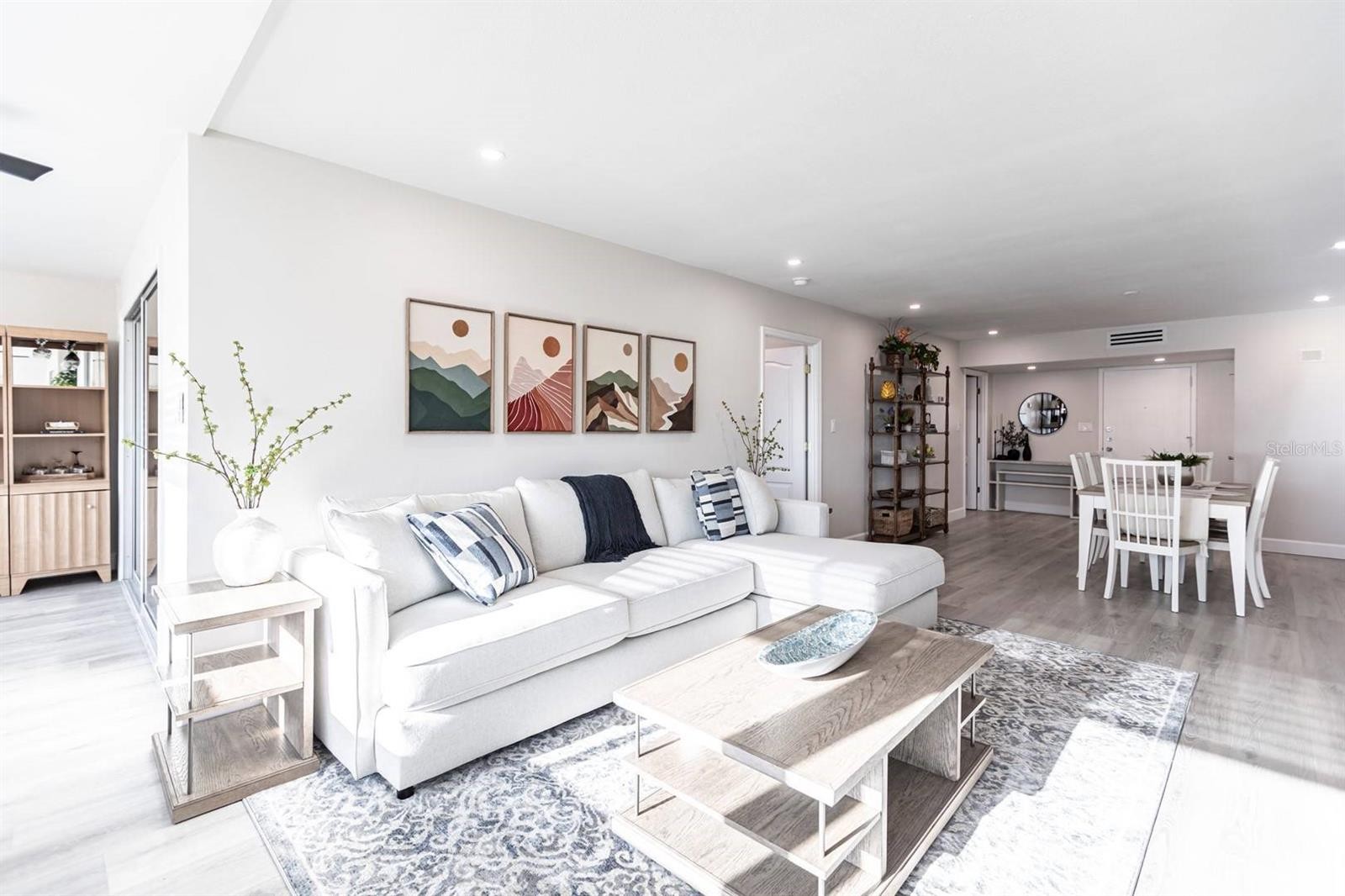 1125 W PEPPERTREE DR #402