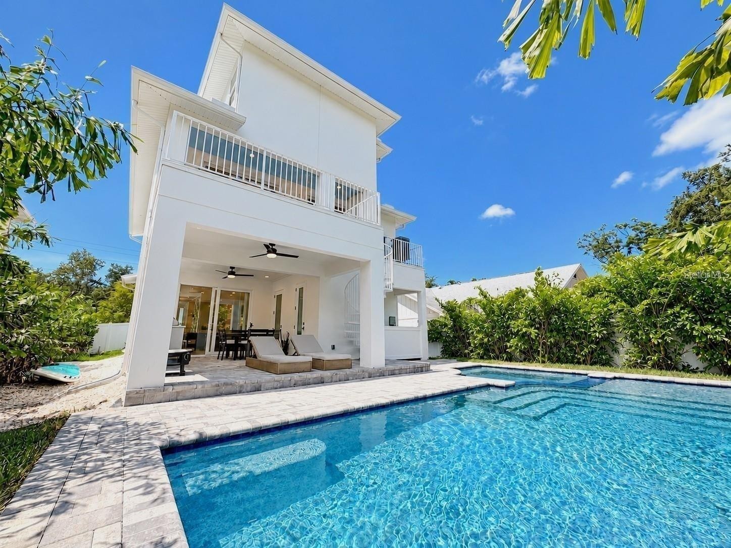 1647 SIESTA DR