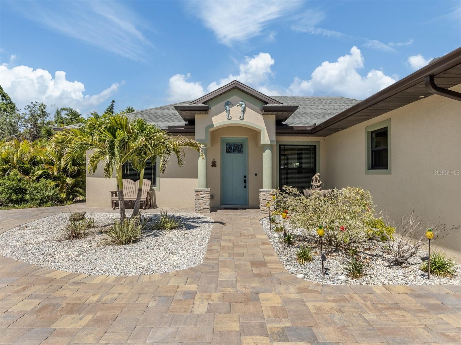 2565 LEMON AVE