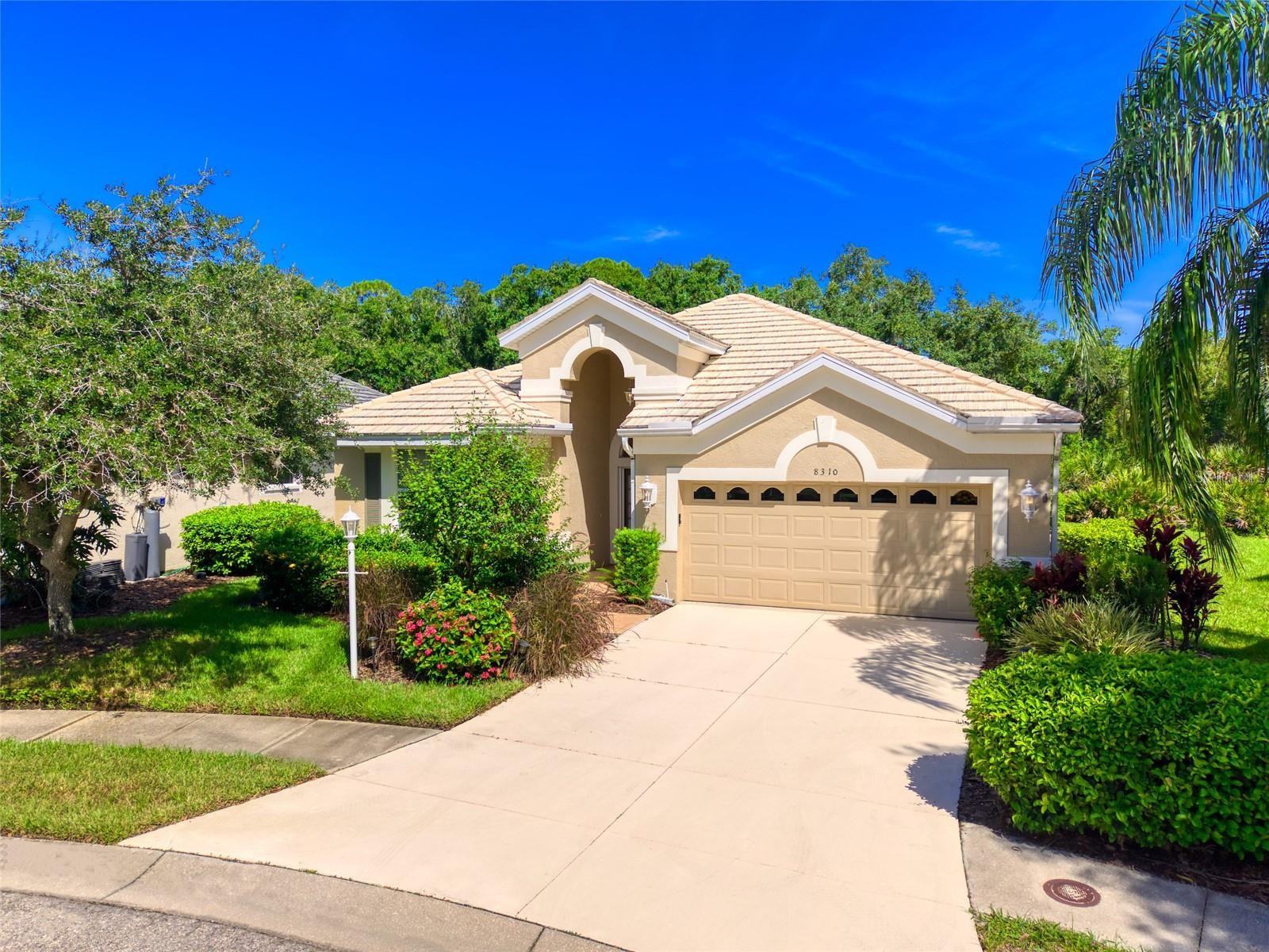 8310 WHISPERING WOODS CT