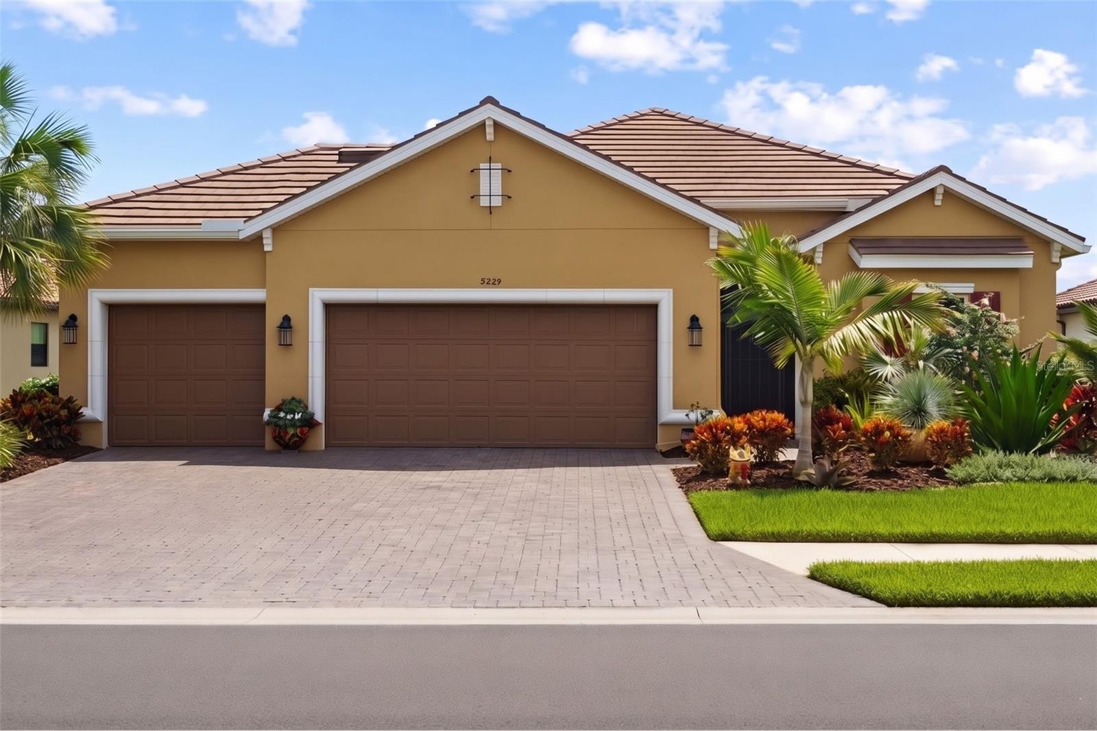 5229 CASERTA CT