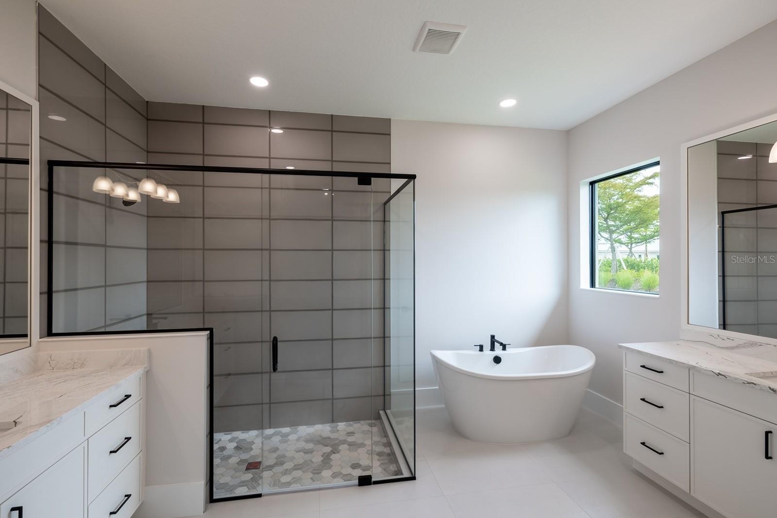 200 BLUE PEARL CT.