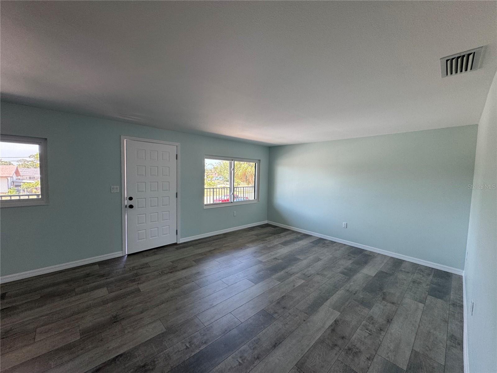 1258 BARBARA DR #202
