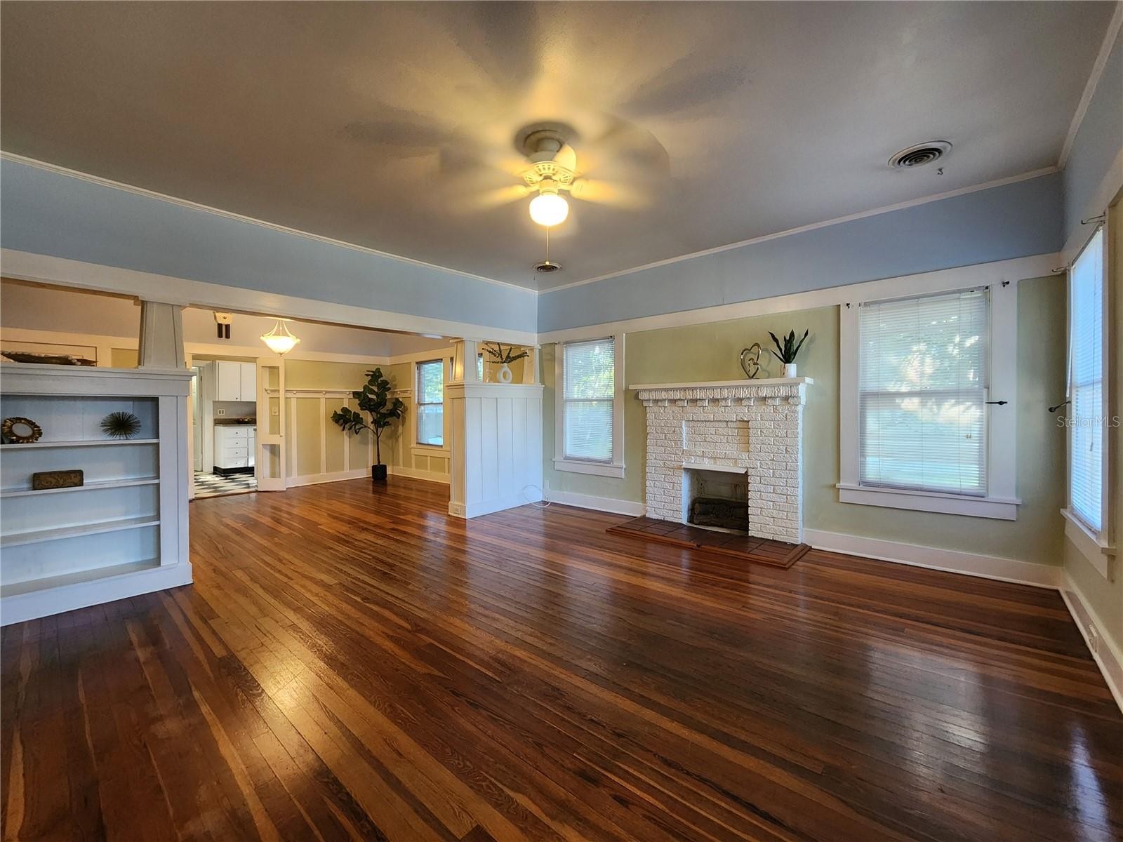 2121 7TH AVE W