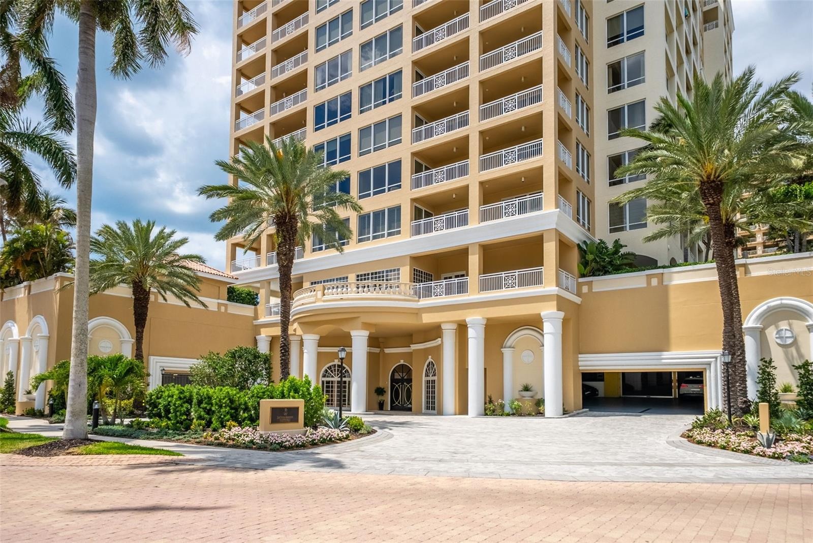 35 WATERGATE DR #502
