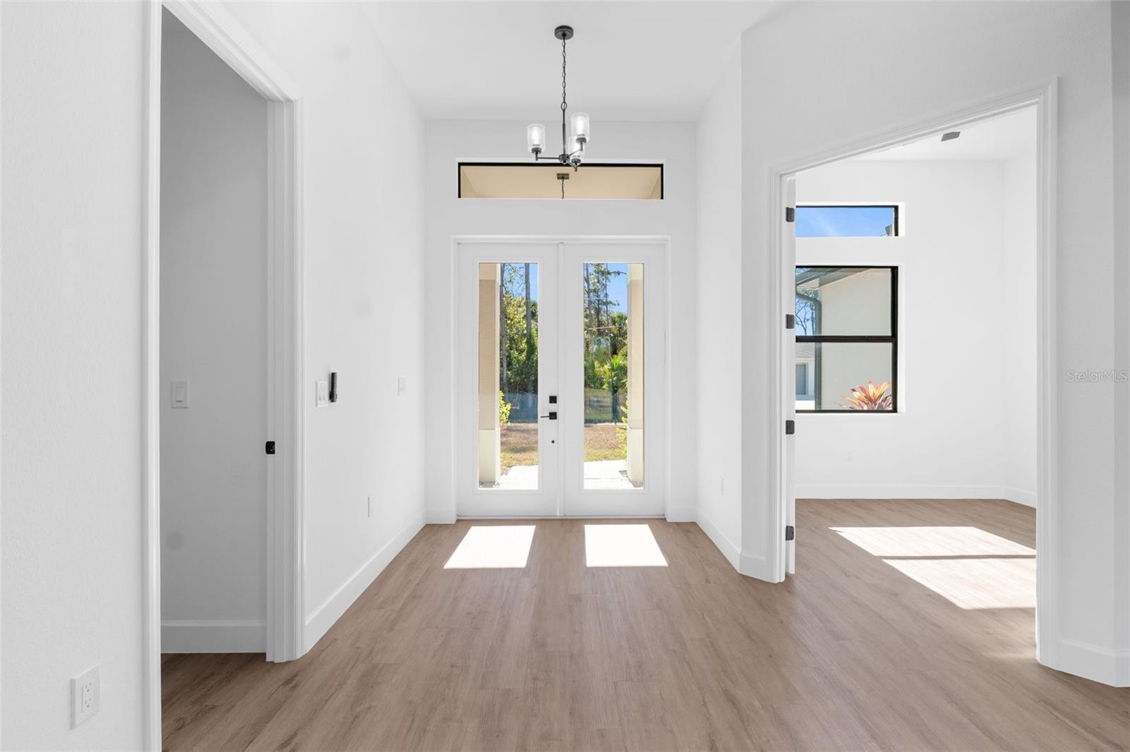 1566 KNOTTY PINE AVE