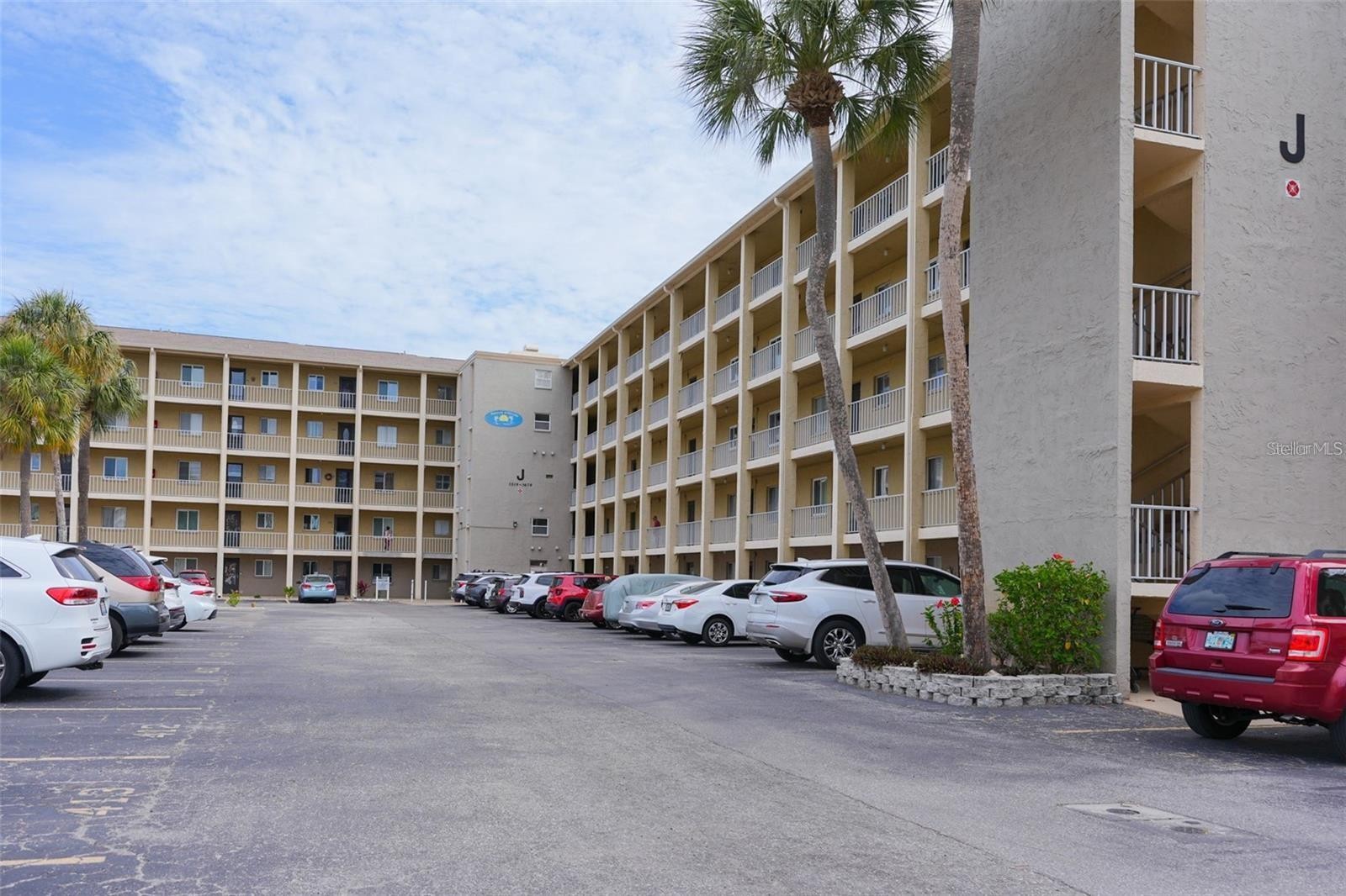 3621 LAKE BAYSHORE DR #J-403
