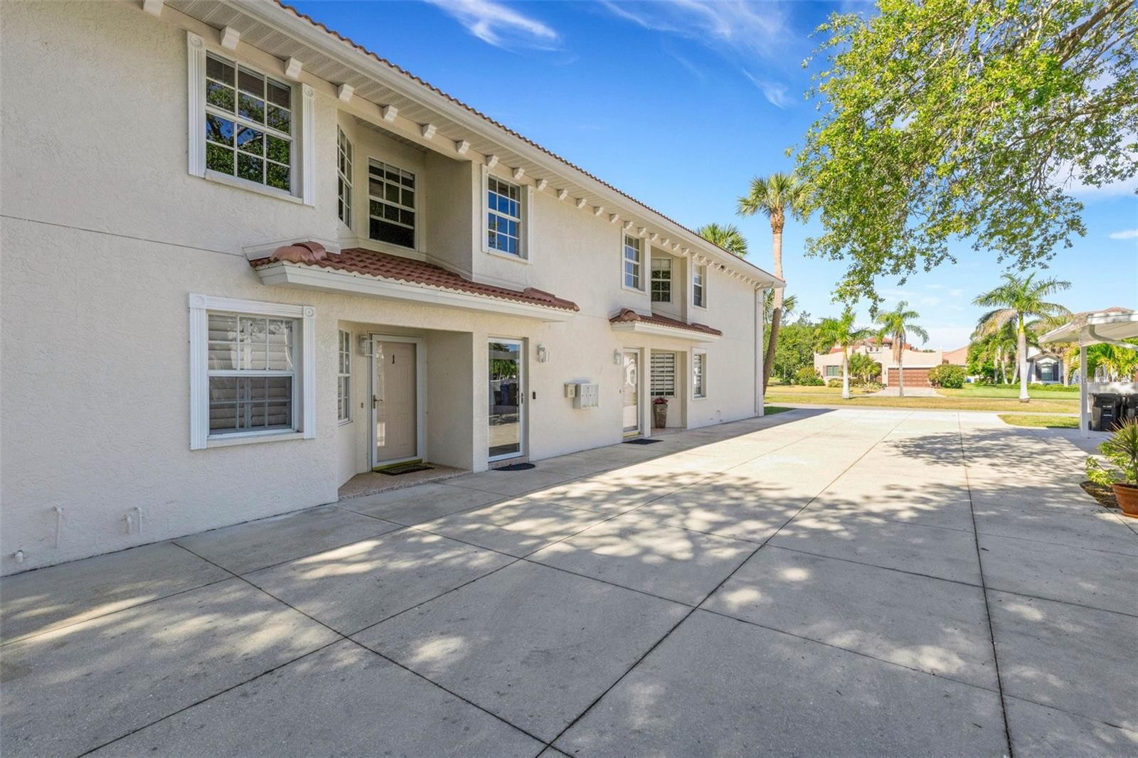 528 W VENICE AVE ## 1