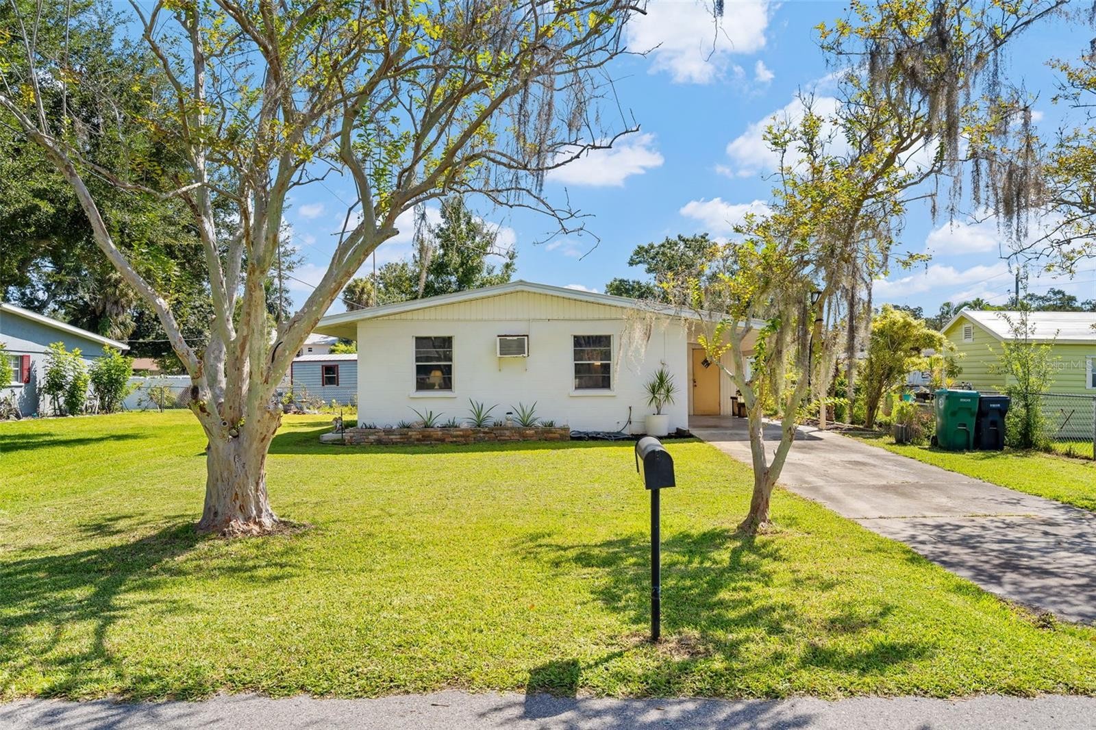704 19TH AVE W