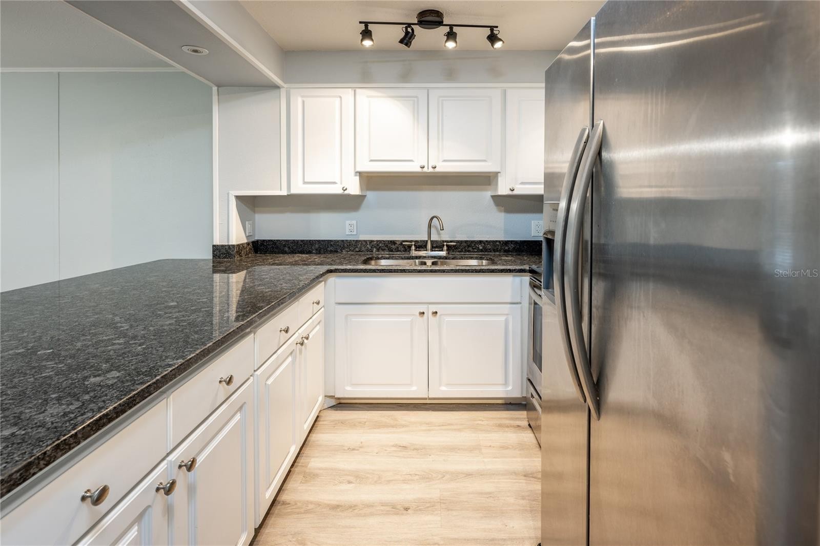 1872 PHILLIPPI SHORES DR #4B