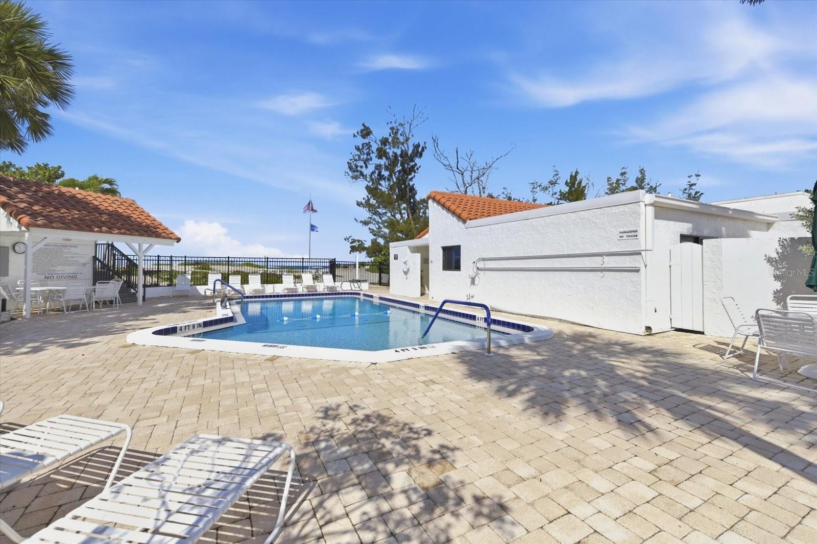 1585 TARPON CENTER DR #20