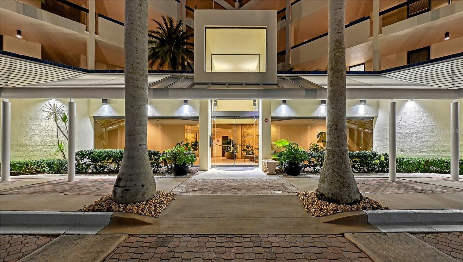 1932 HARBOURSIDE DR #242