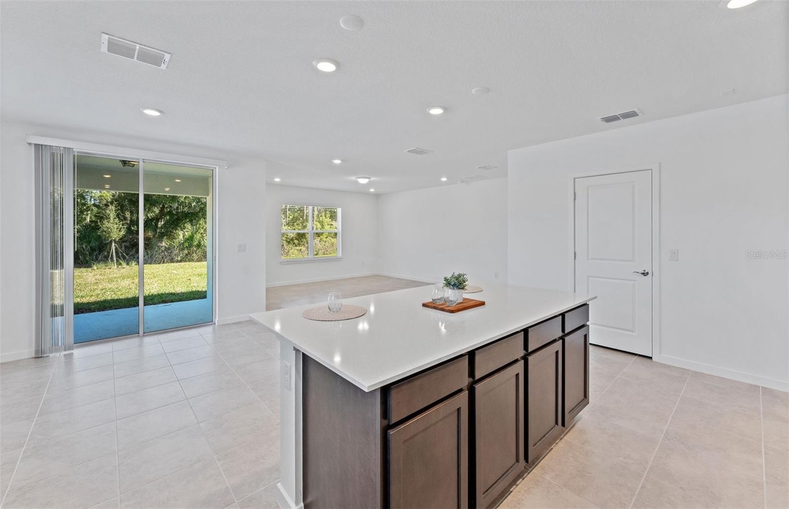 10826 SAPPHIRE BREEZE CV