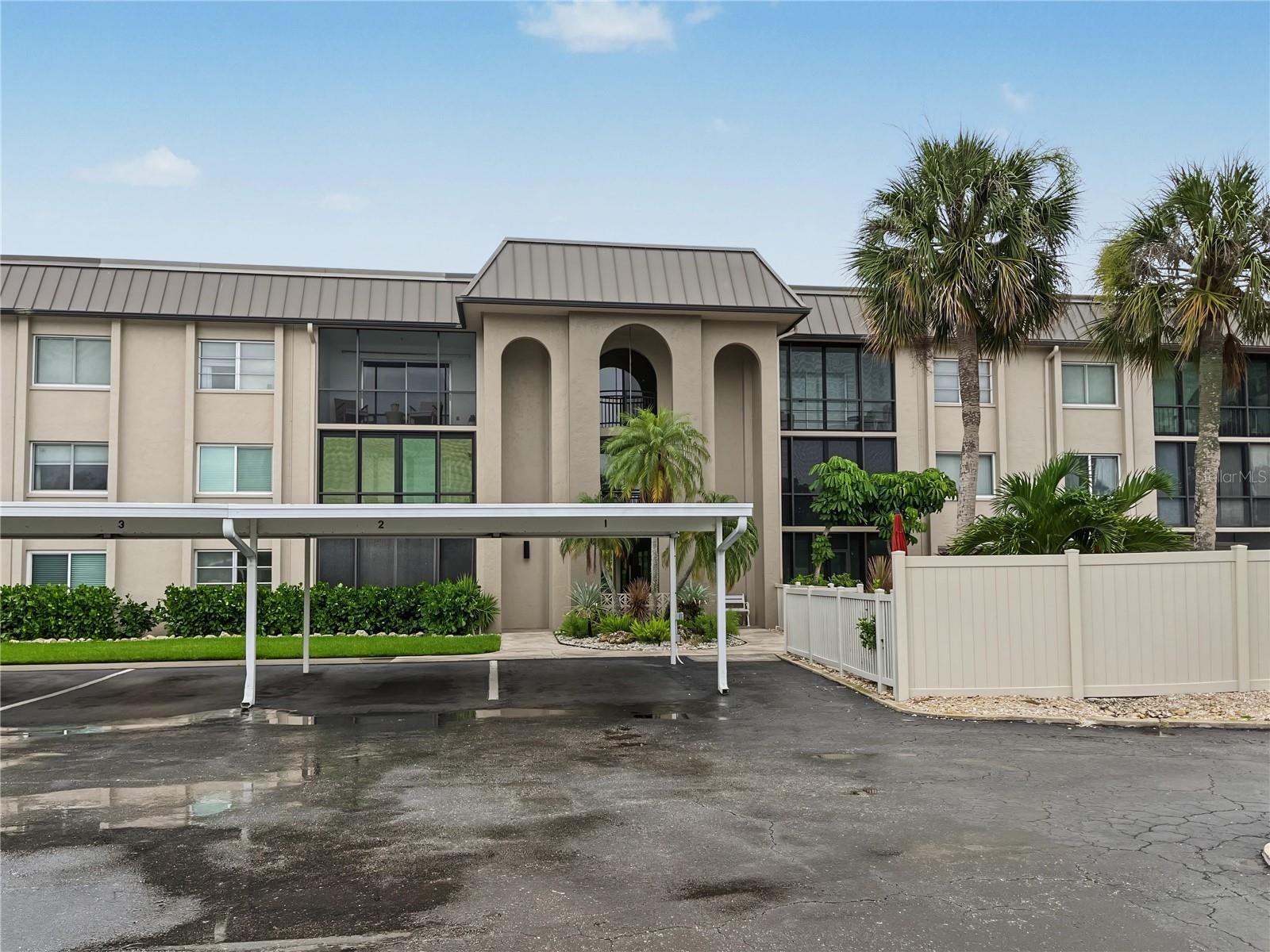 6470 HOLLYWOOD BLVD #104