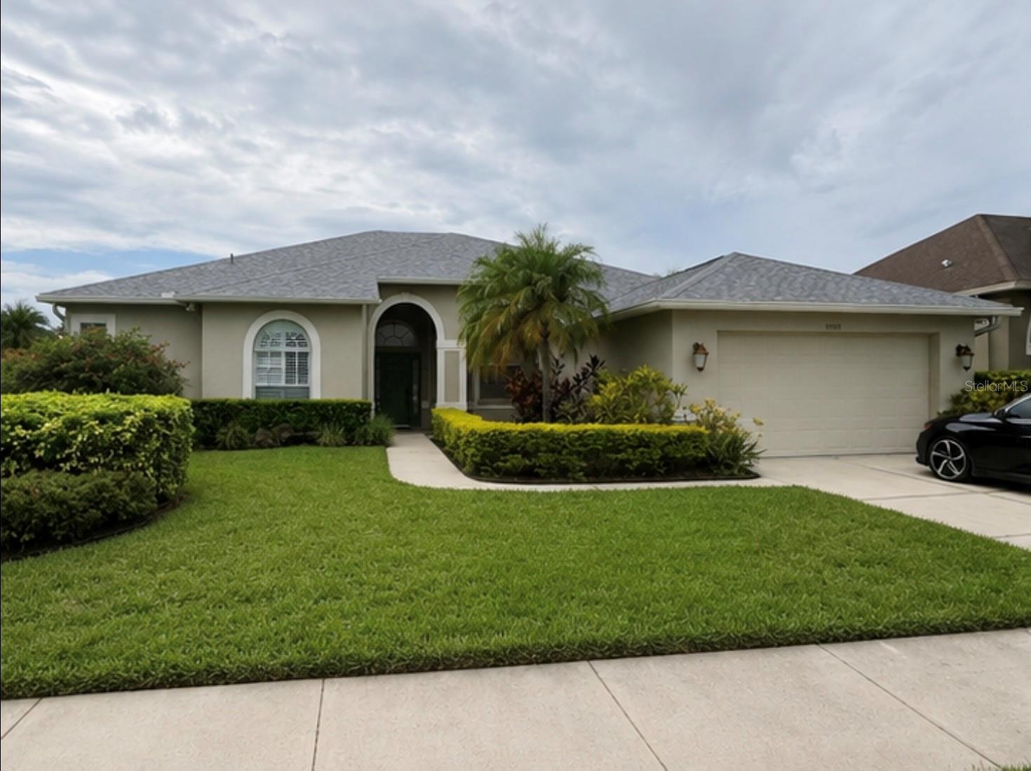 4910 FLAGSTONE DR