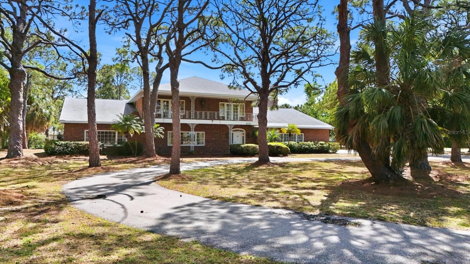 8221 DESOTO MEMORIAL HWY