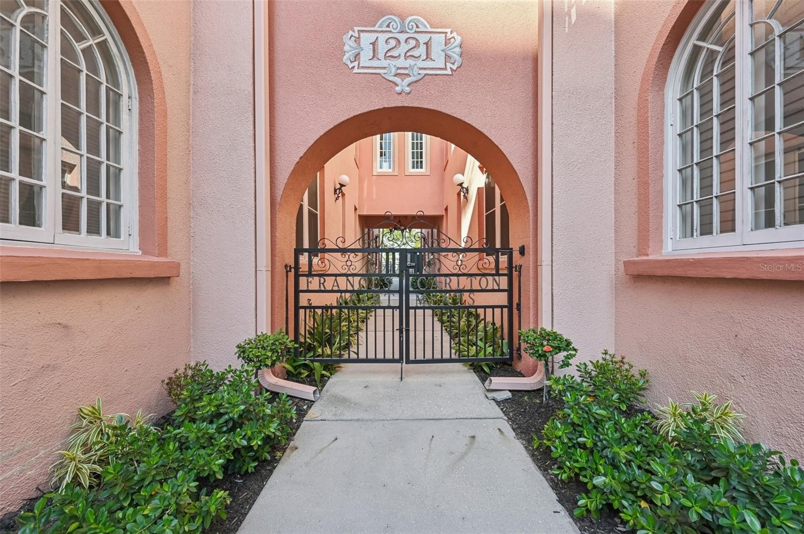 1221 N PALM AVE #207