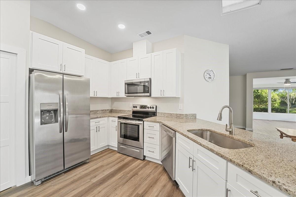 5621 GARDEN LAKES DR #1