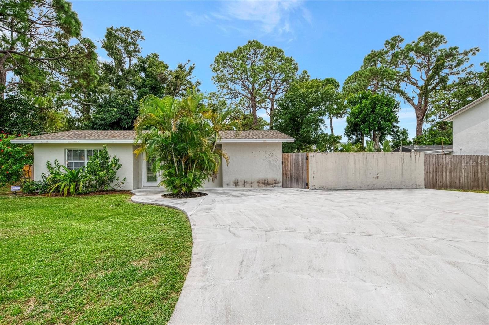 2136 BRUECKNER DR