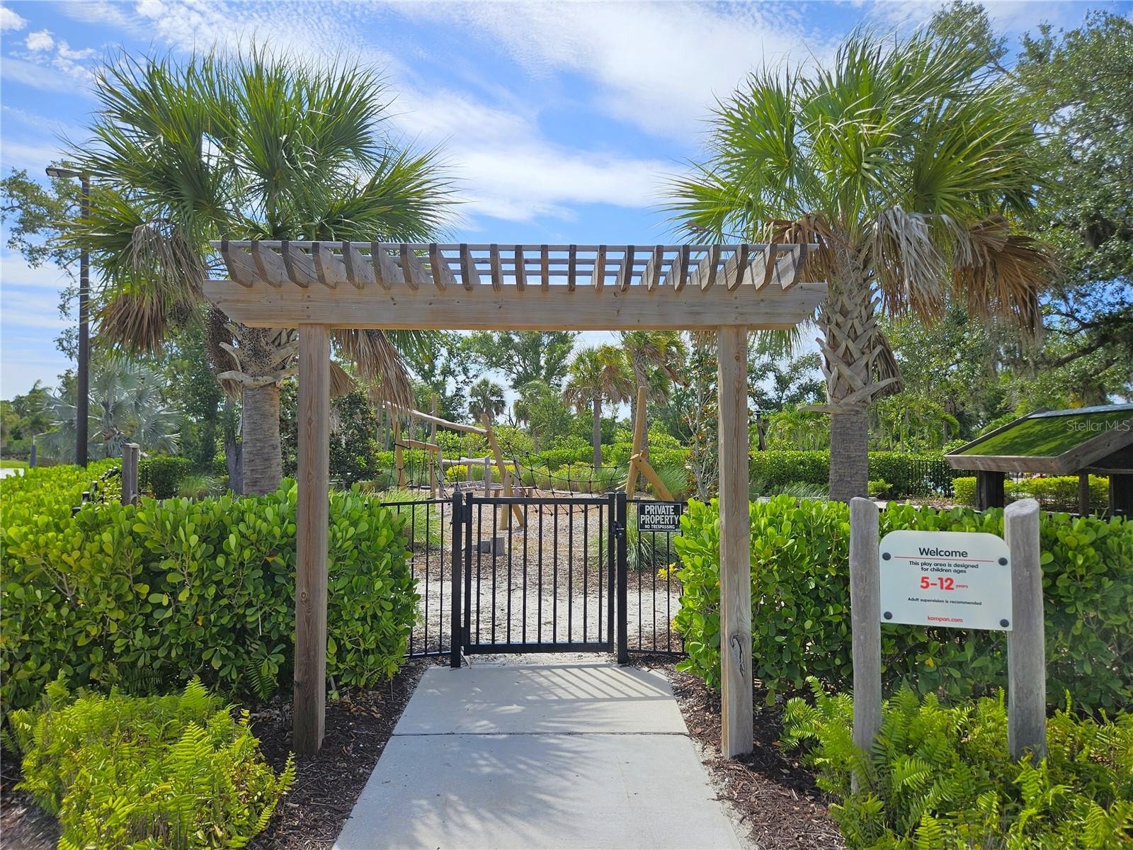 15285 SHADY PALMS LN