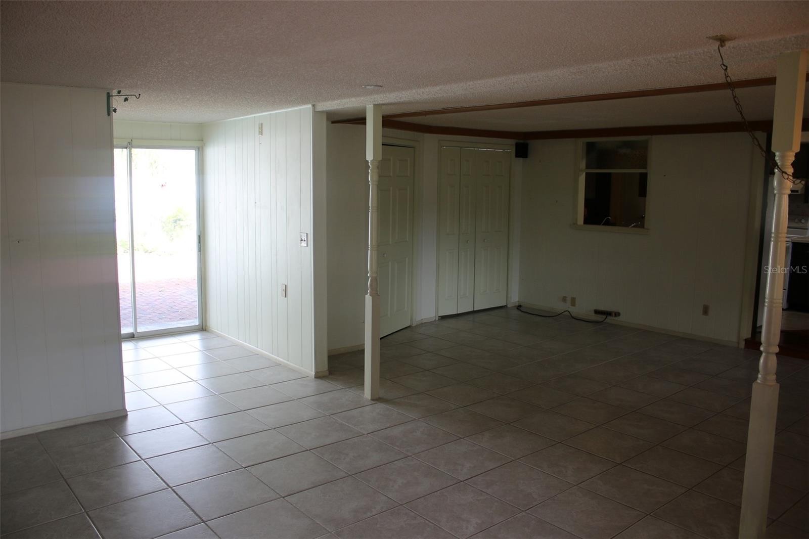 407 N POMPANO AVE