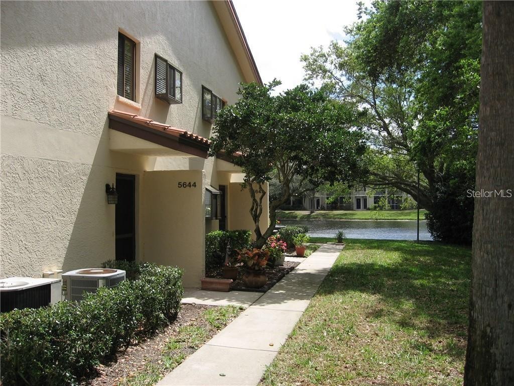 5644 GARDENS DR #102