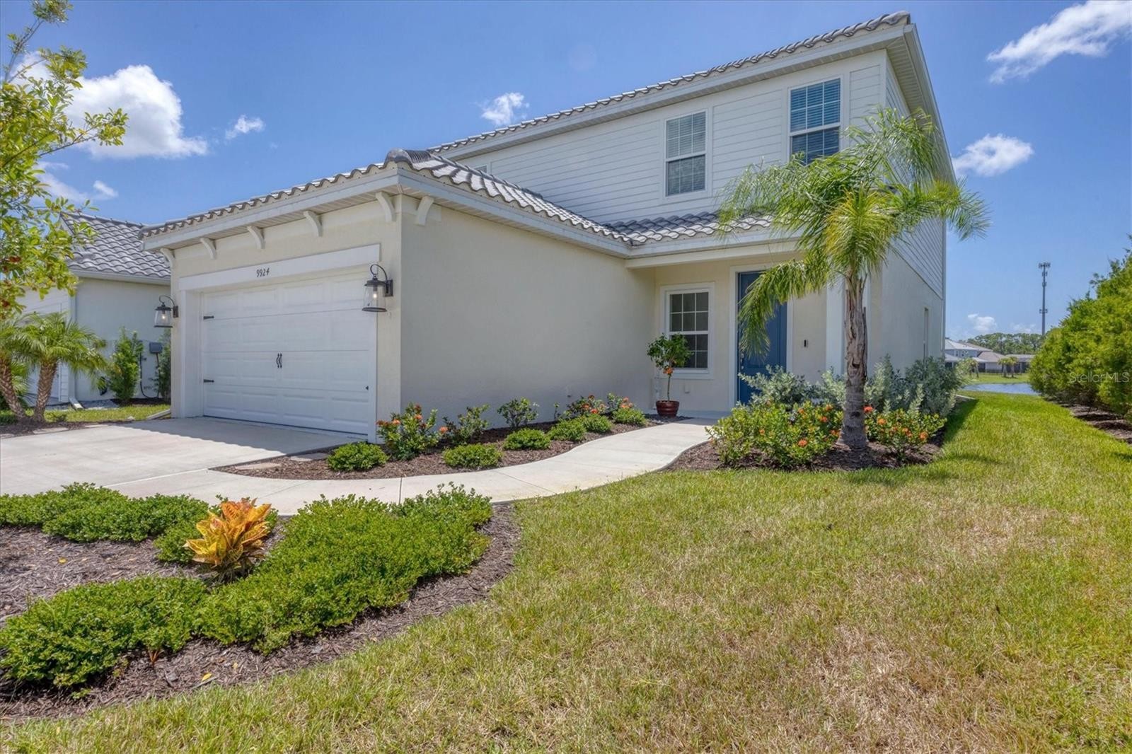 9924 CRYSTAL ISLES CIR