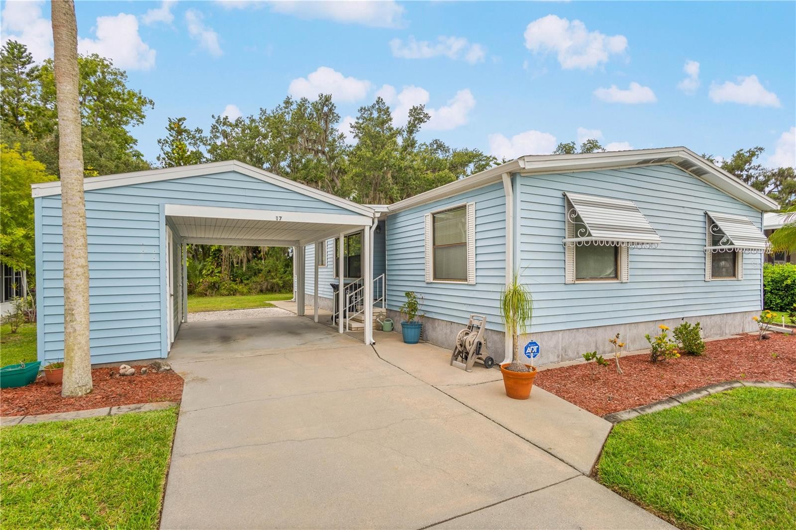 17 MEADOWLARK CIR