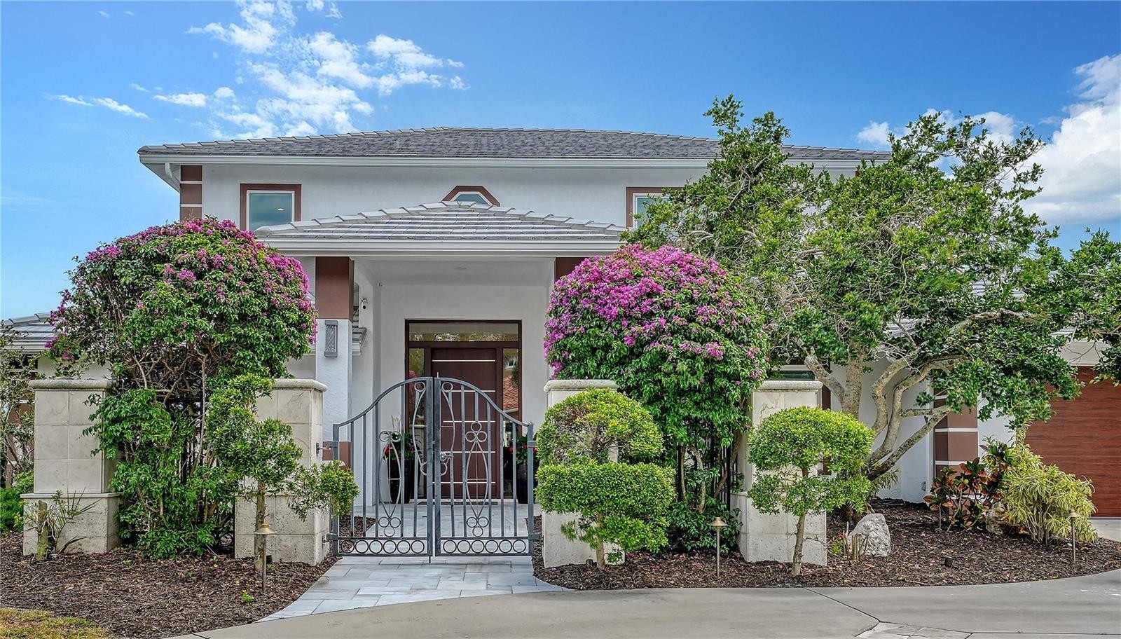 7689 COVE TER