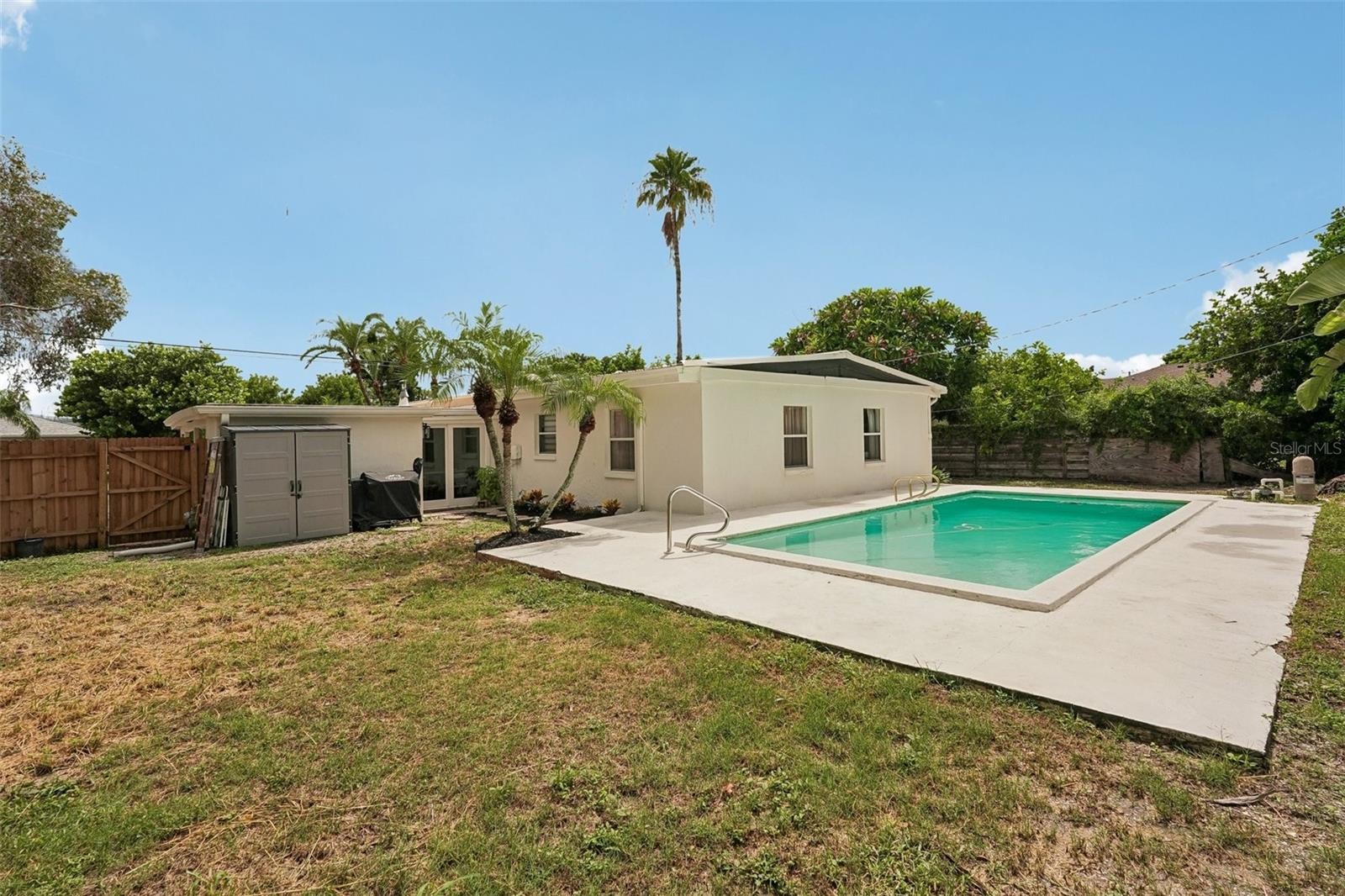 2406 FLORIDA BLVD