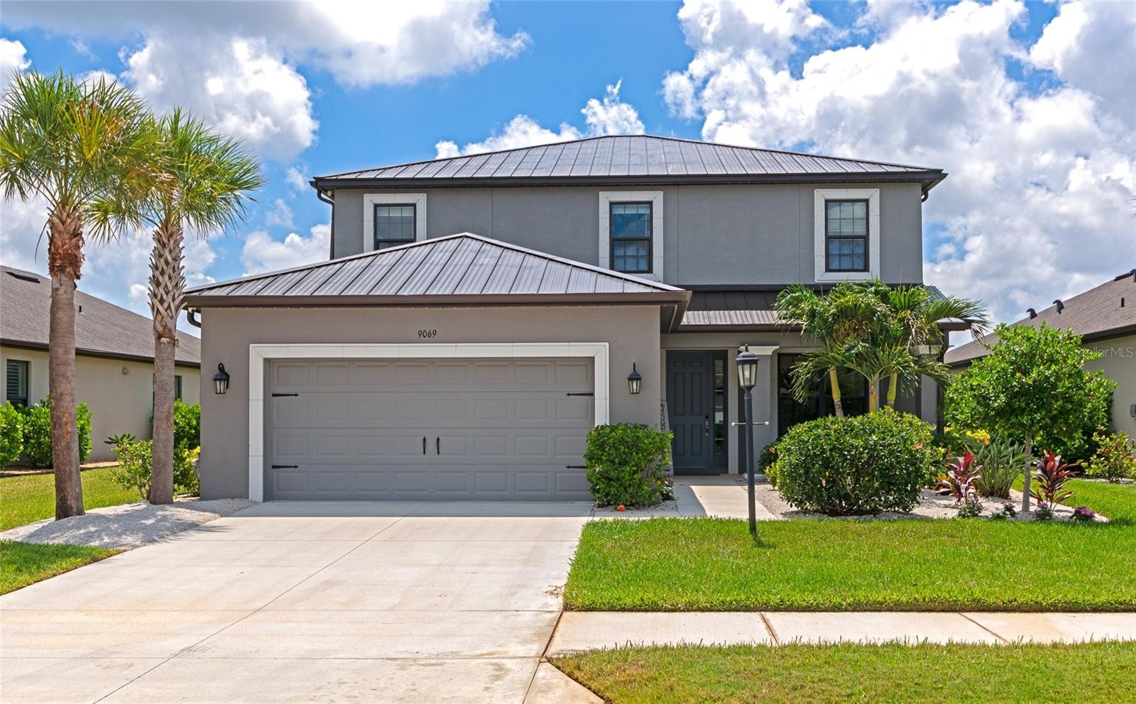 9069 LUNA LN