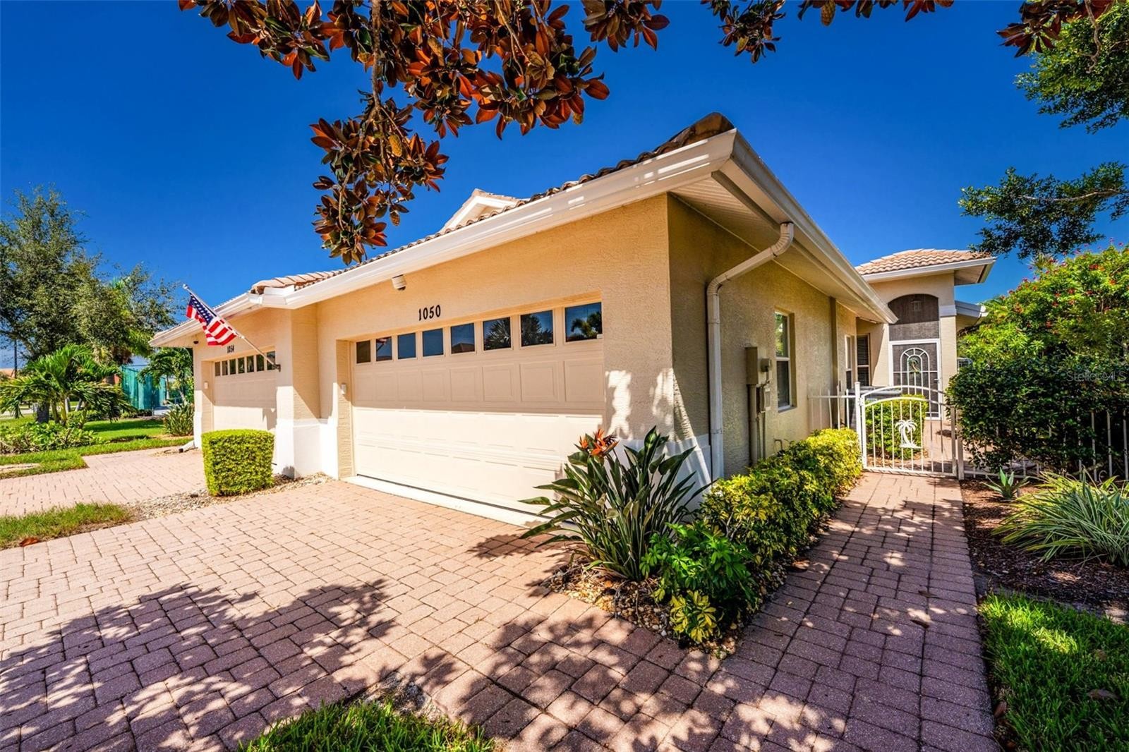 1050 YOSEMITE DR