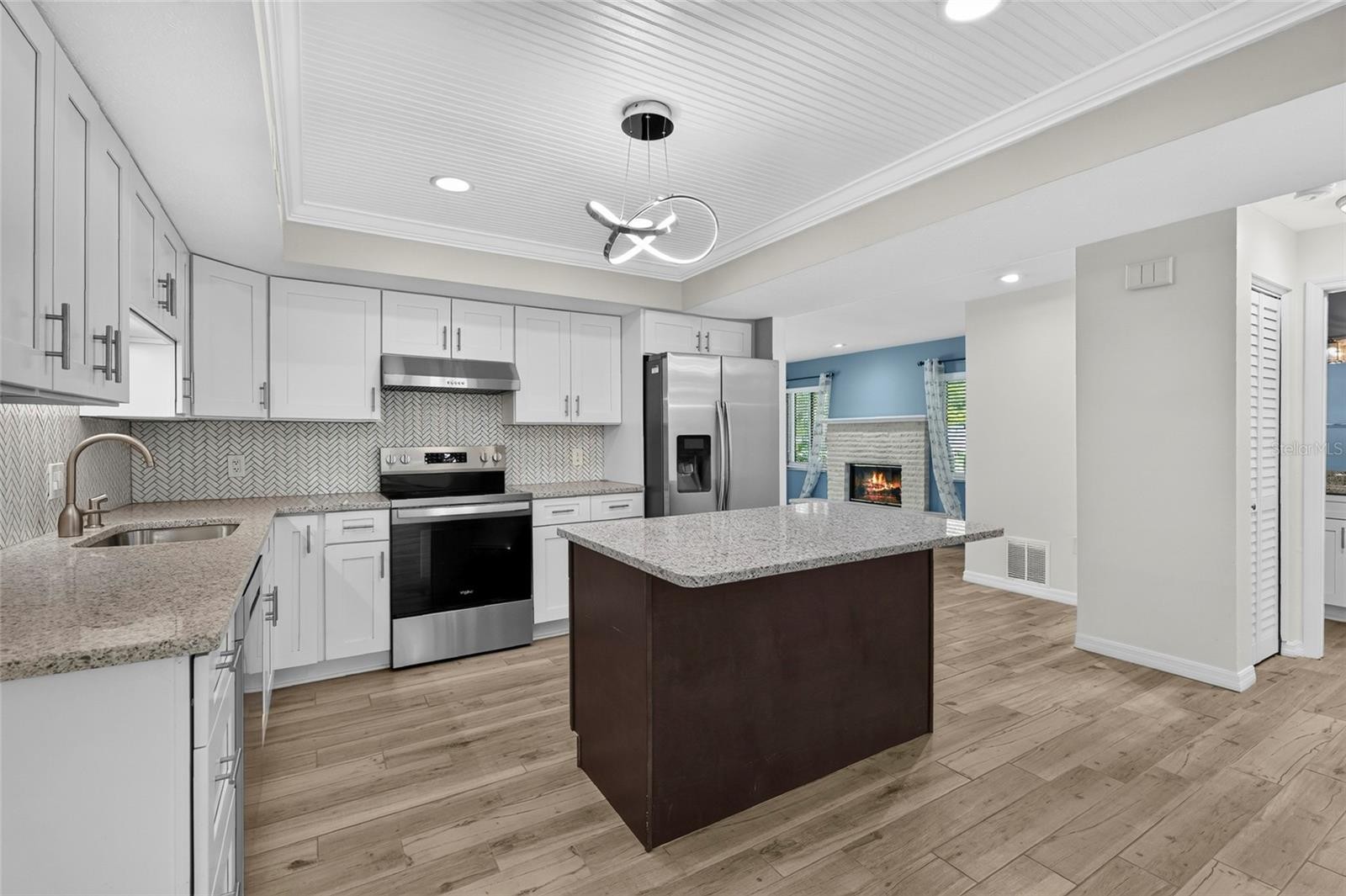 2129 LINWOOD DR