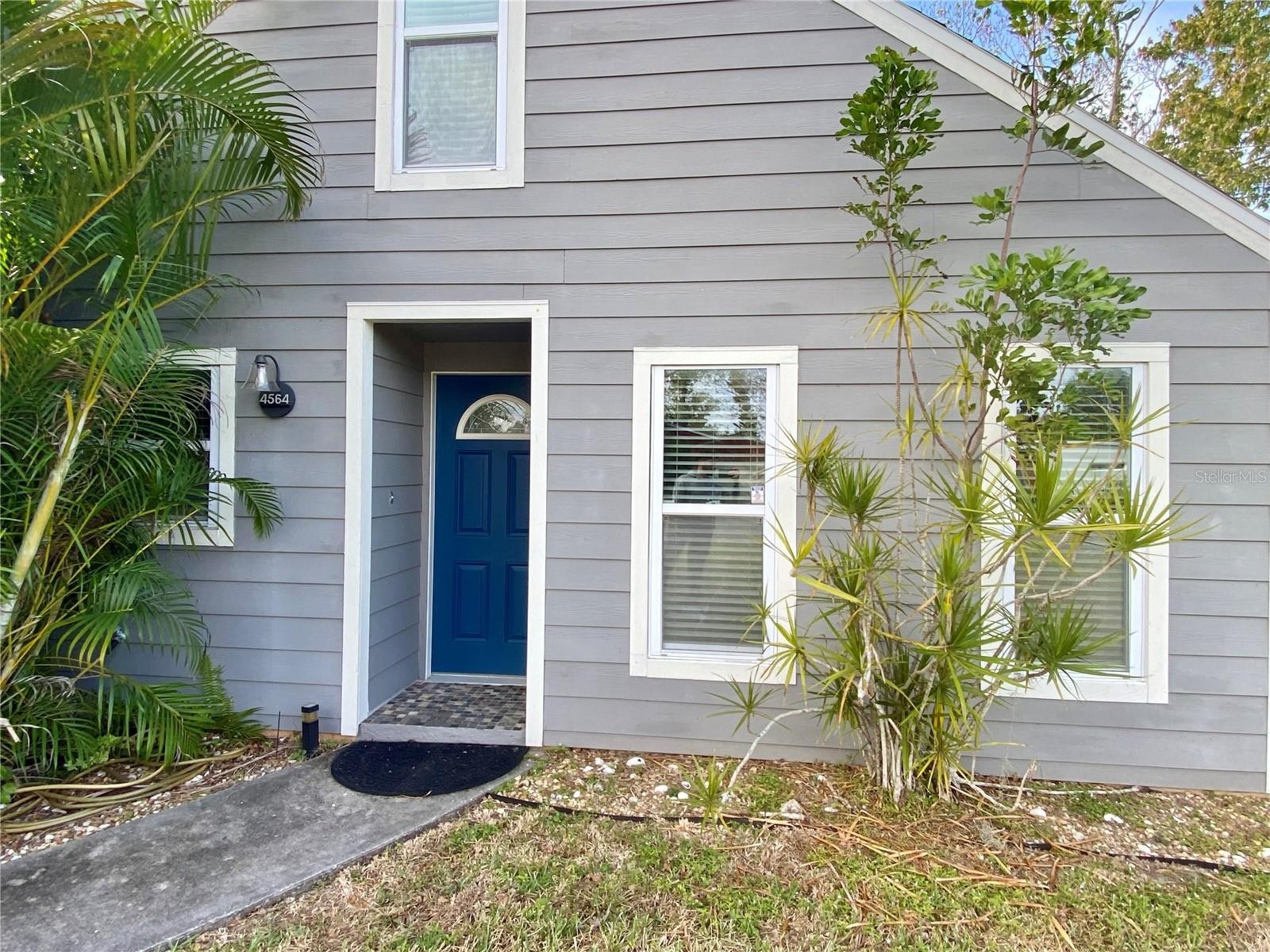 4564 IOLA DR