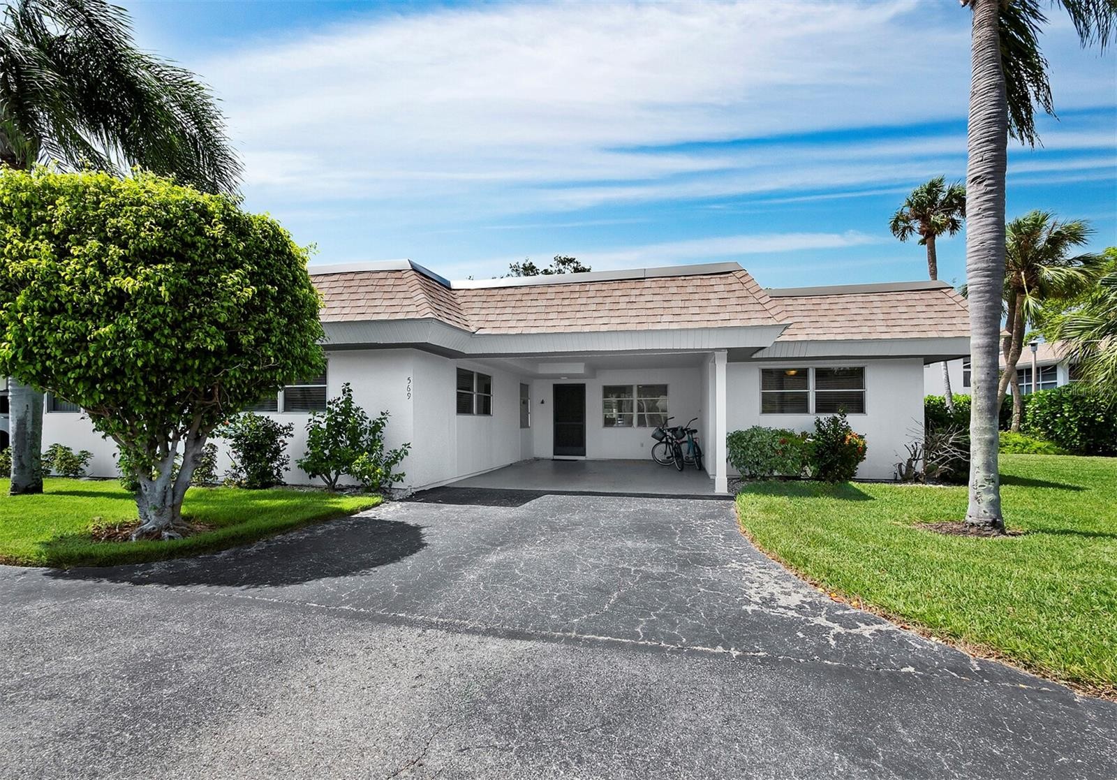 569 Sutton Pl Longboat Key Florida 34228