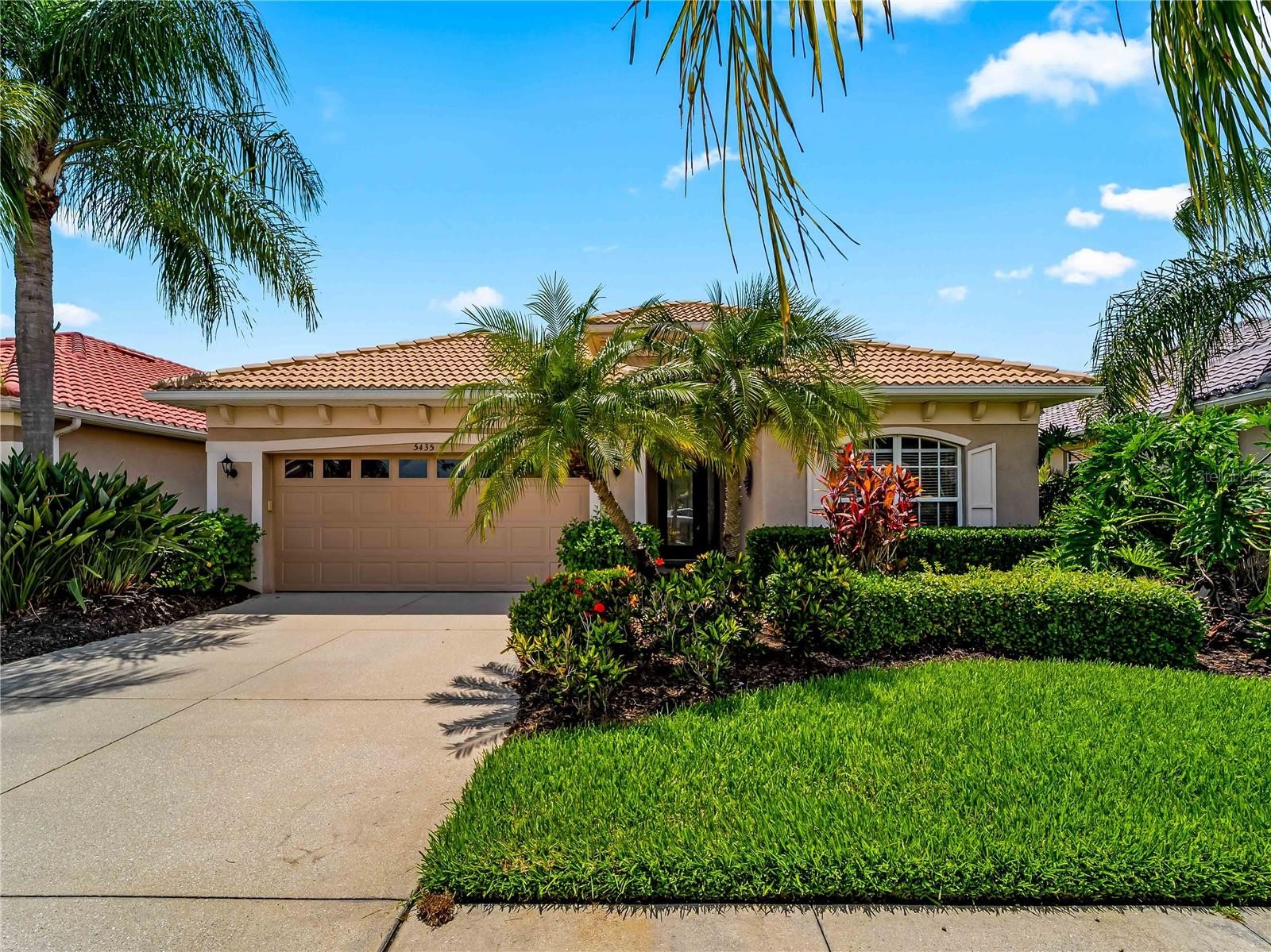 5435 BLUE HERON CIR