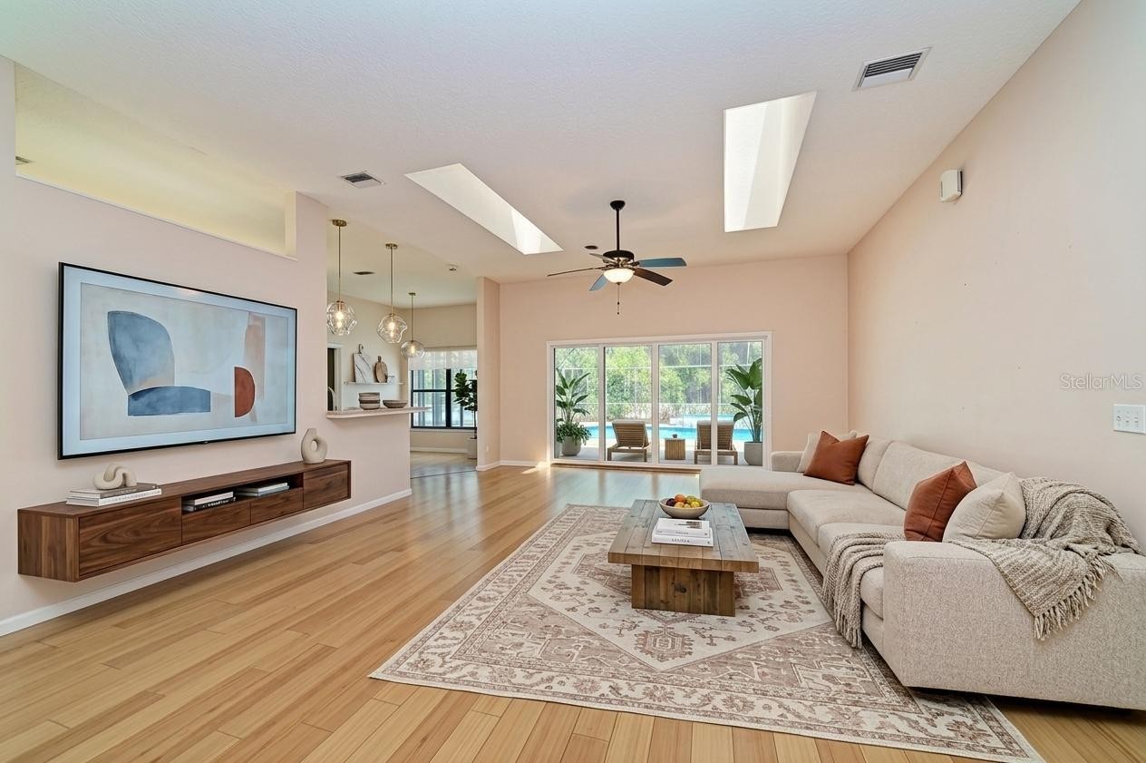 6822 67TH STREET CIR E