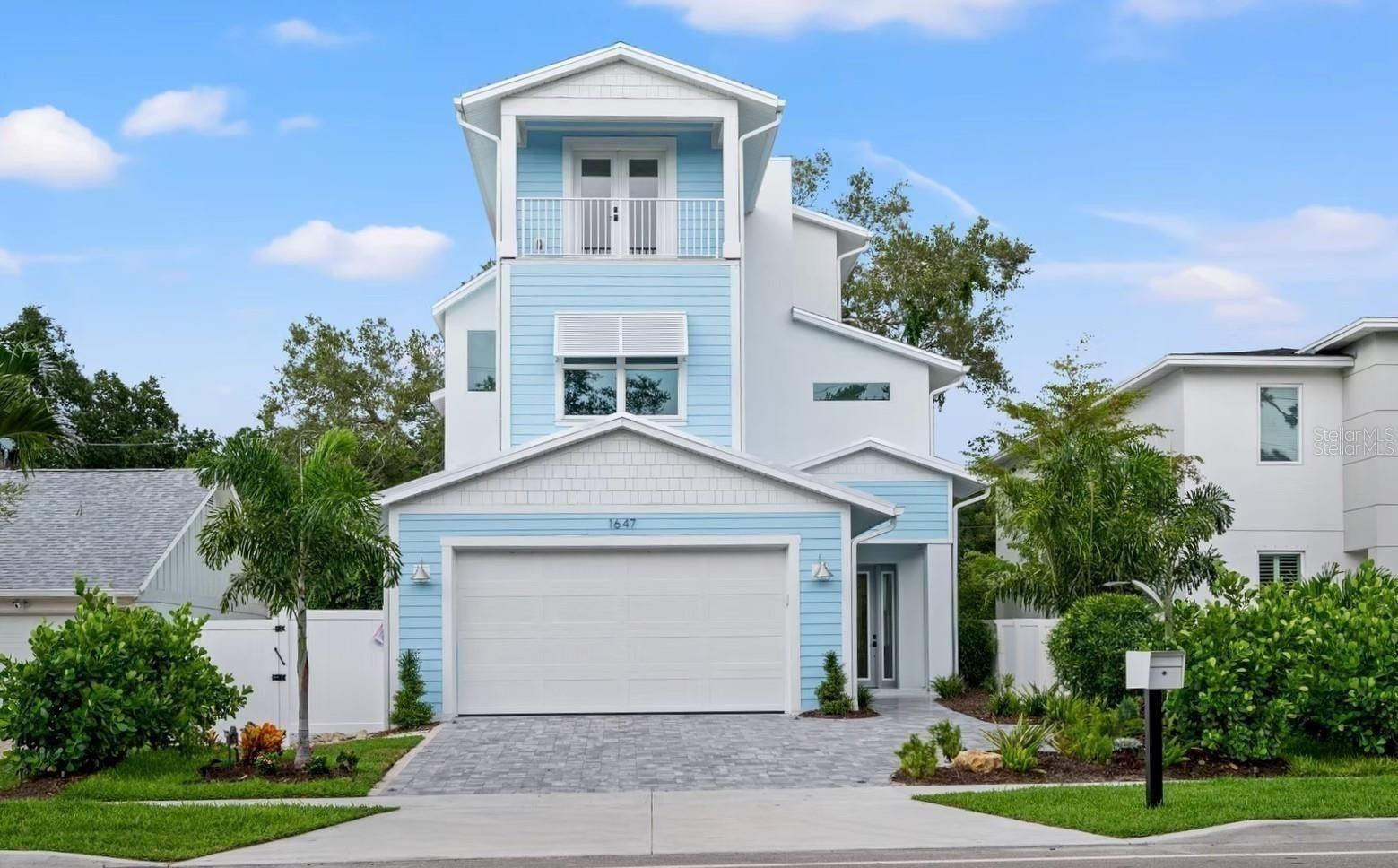 1647 SIESTA DR