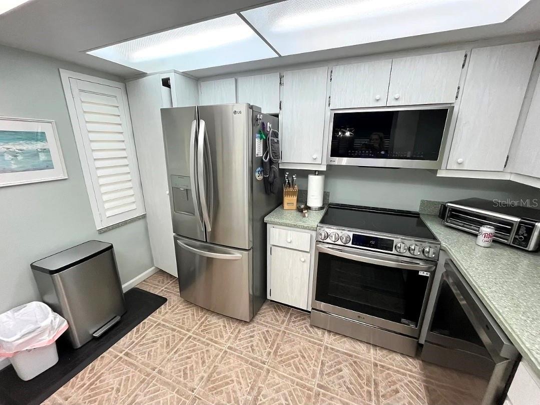 1250 N PORTOFINO DR #301