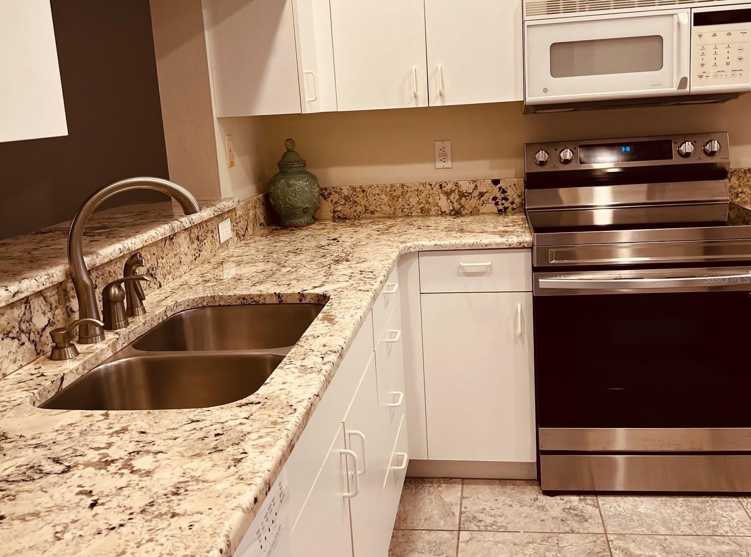 9630 CLUB SOUTH CIR #6201