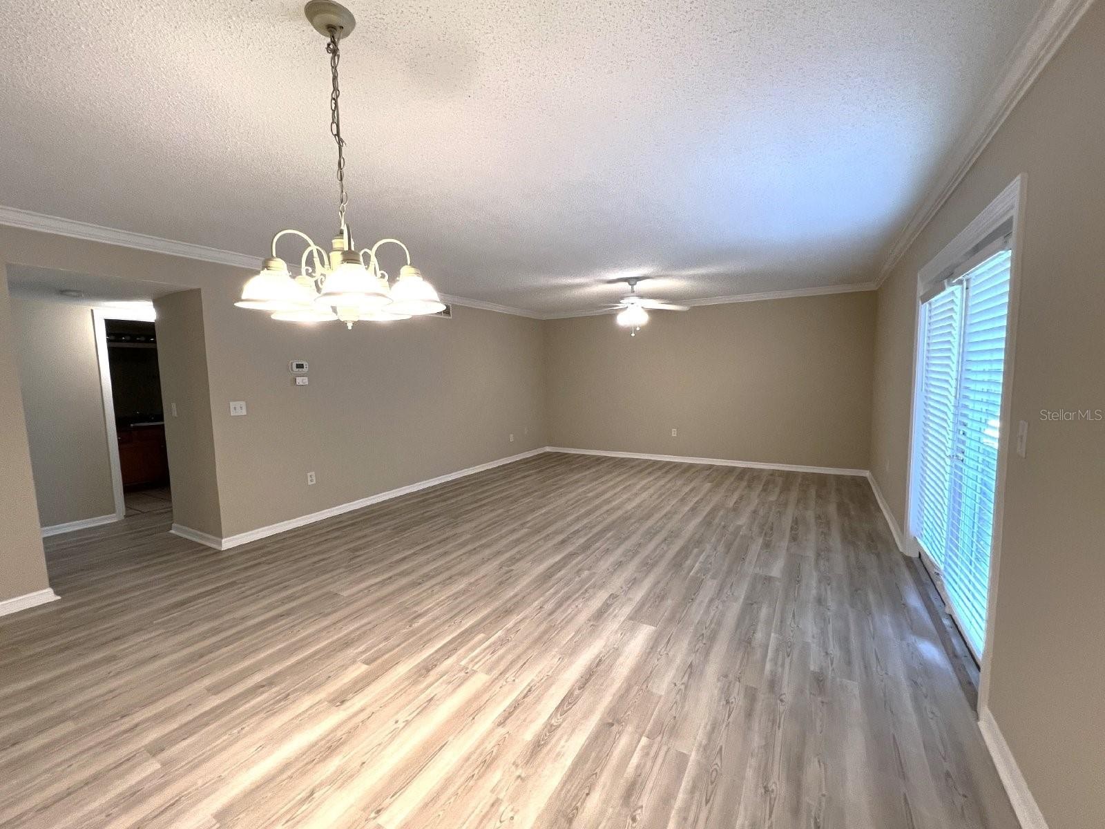 1877 TOUCAN WAY #402