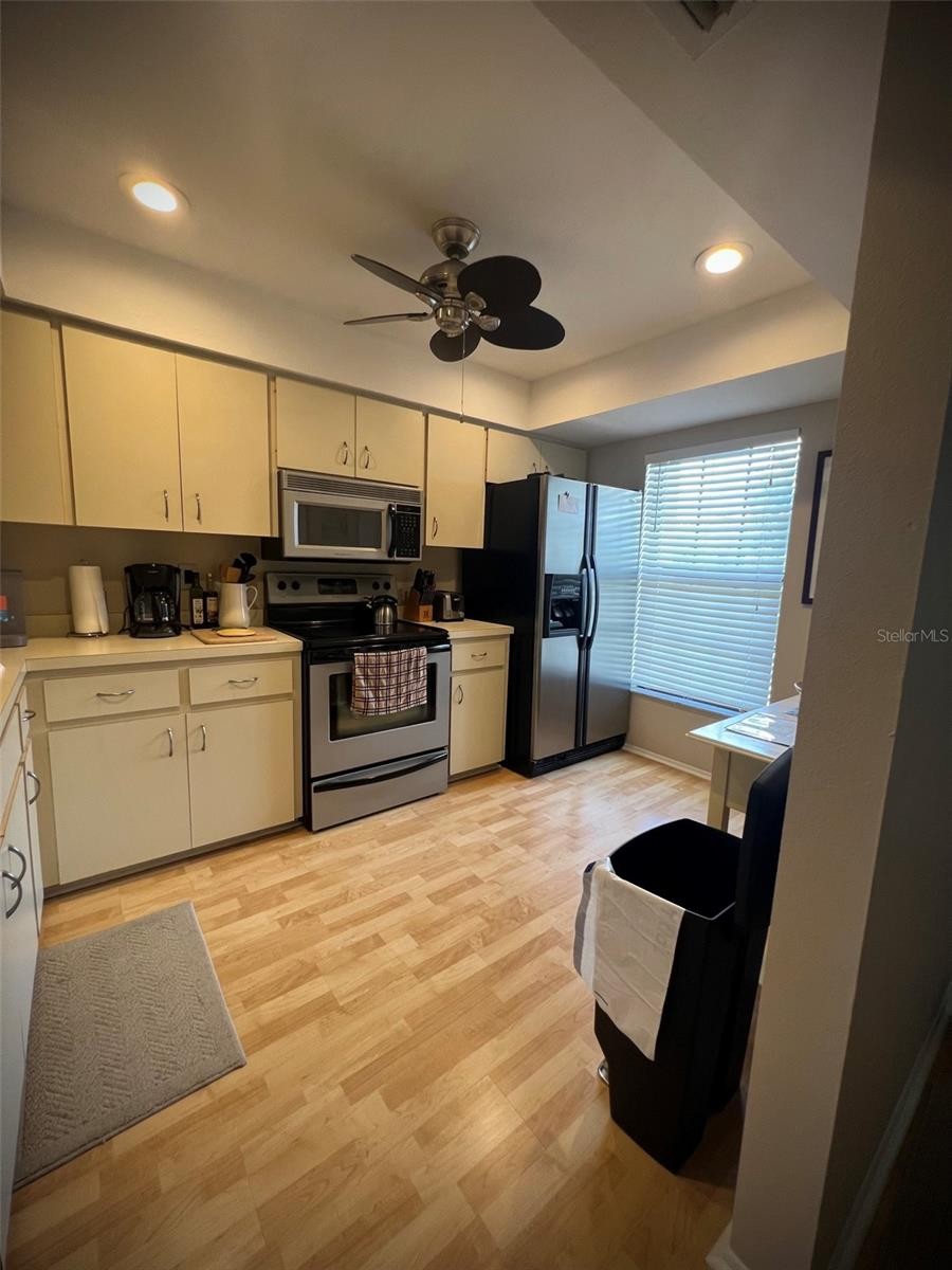 4570 WEYBRIDGE #32